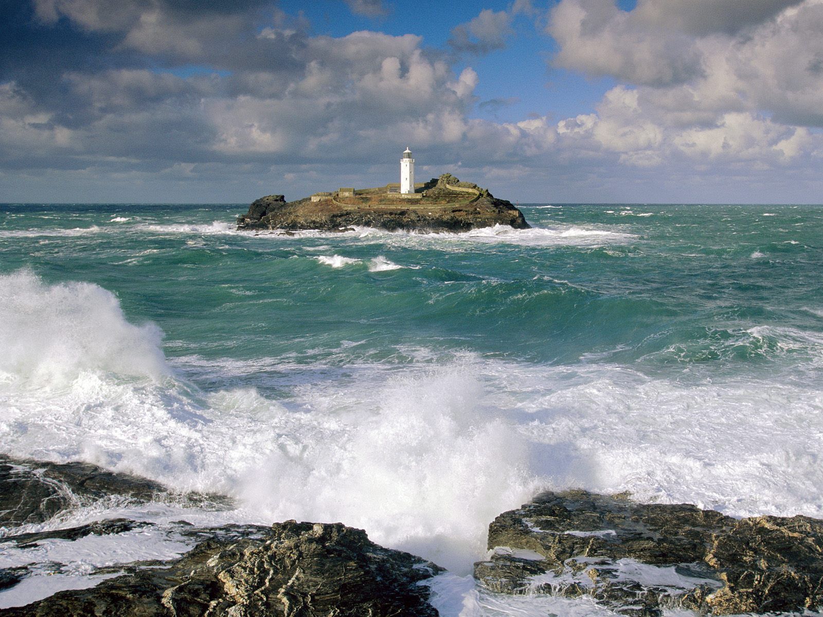 lighthouse, nature, stones, sky, waves Smartphone Background