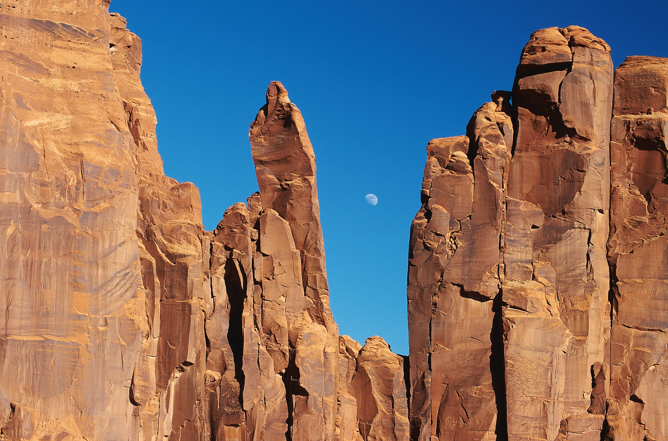 124345 скачать обои луна, каньоны, природа, небо, скалы, щель - заставки и картинки бесплатно