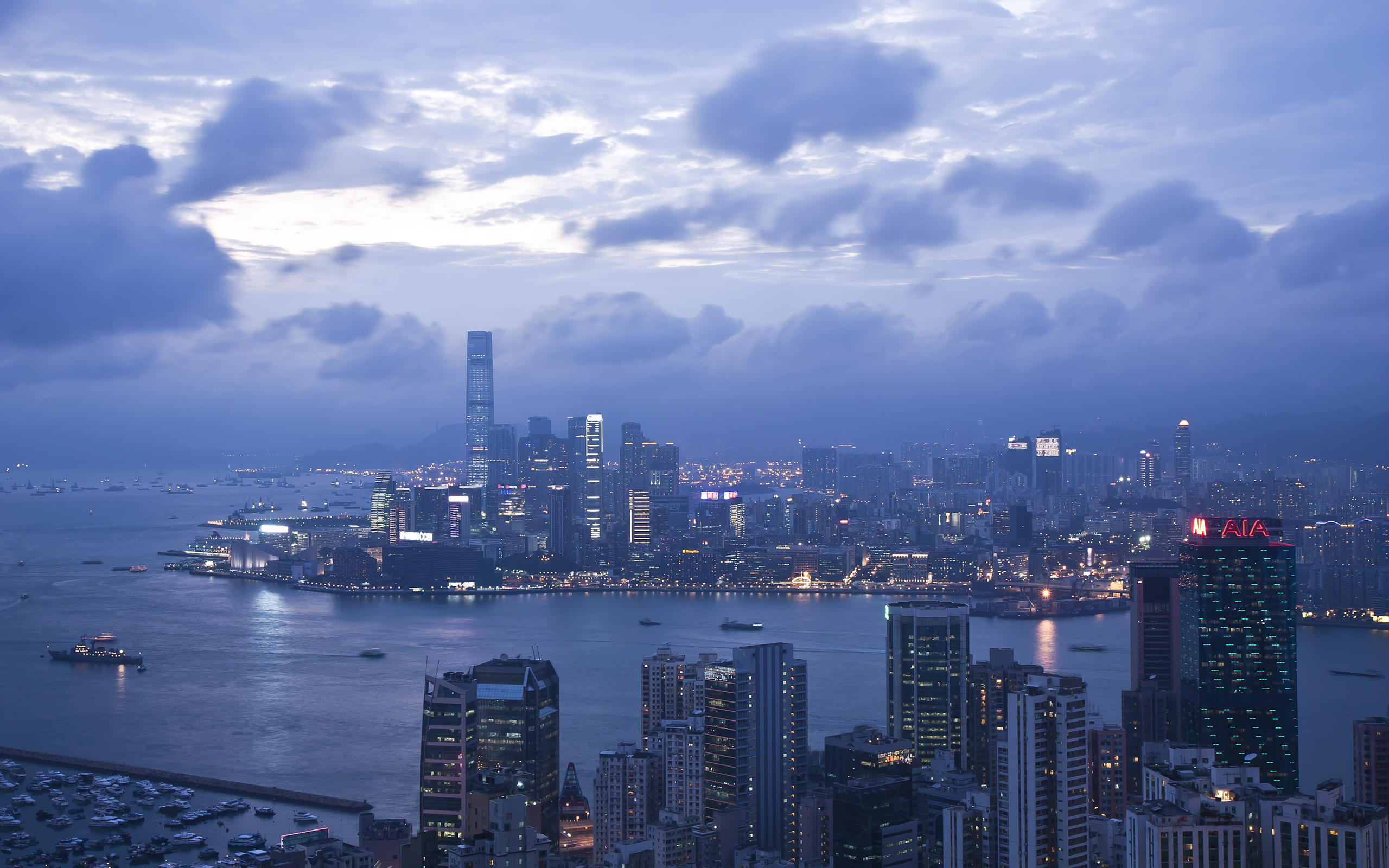 Скачать картинку Кита́й, Гонконг, Города, Сделано Человеком, Облака, Небо в телефон бесплатно.