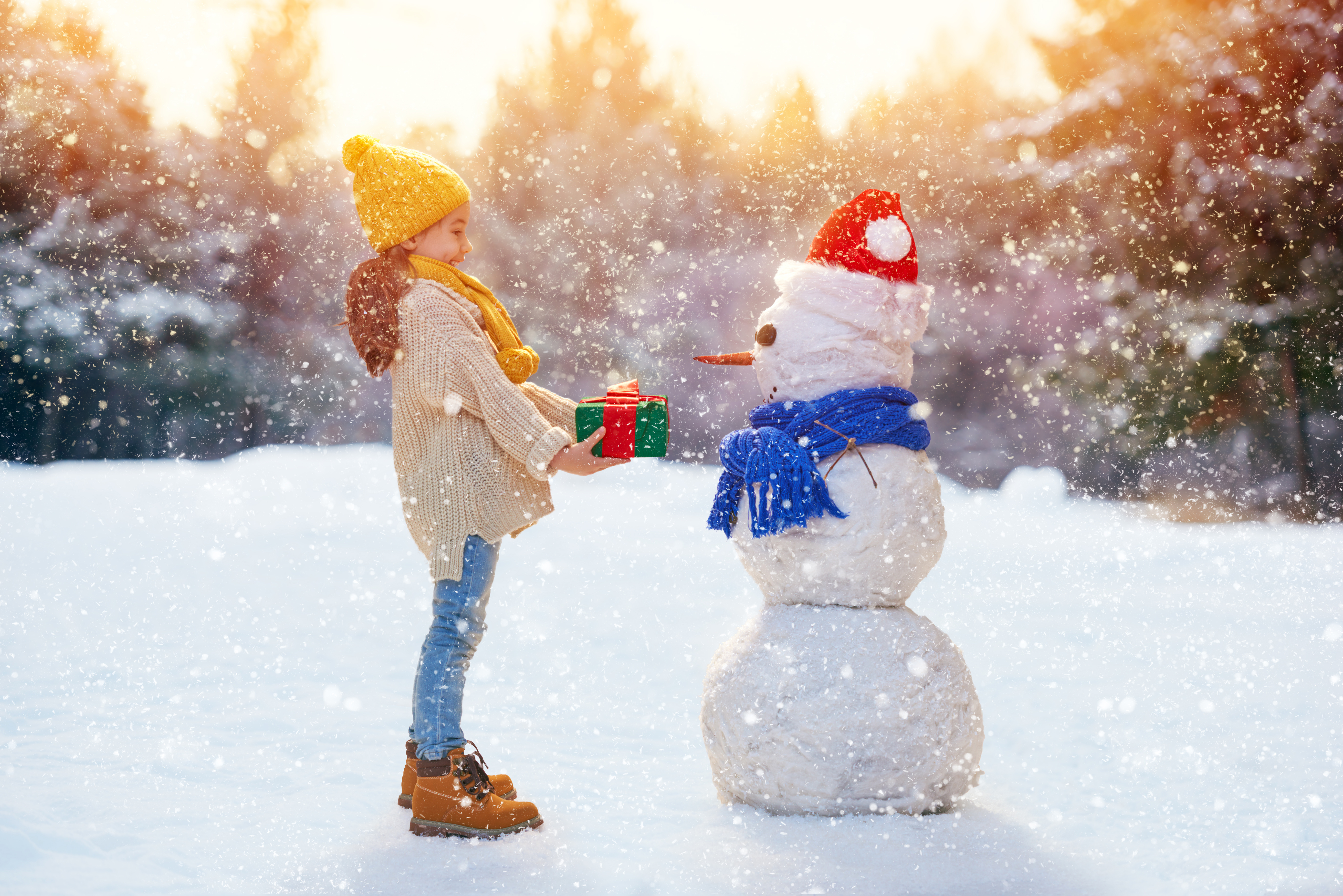 Free download wallpaper Winter, Snowman, Christmas, Gift, Child, Hat, Photography, Snowfall, Santa Hat on your PC desktop