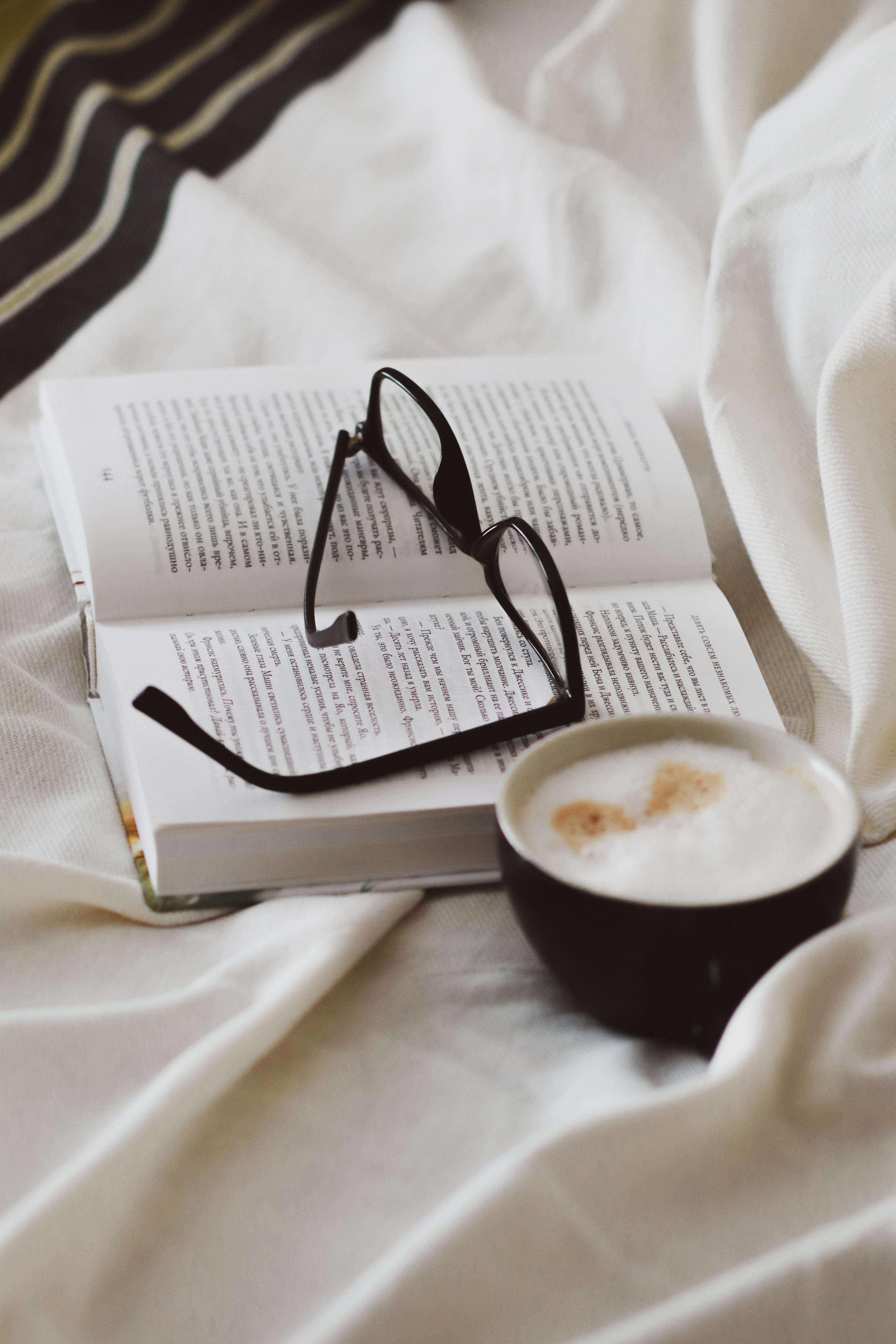 miscellanea, miscellaneous, cup, book, glasses, spectacles