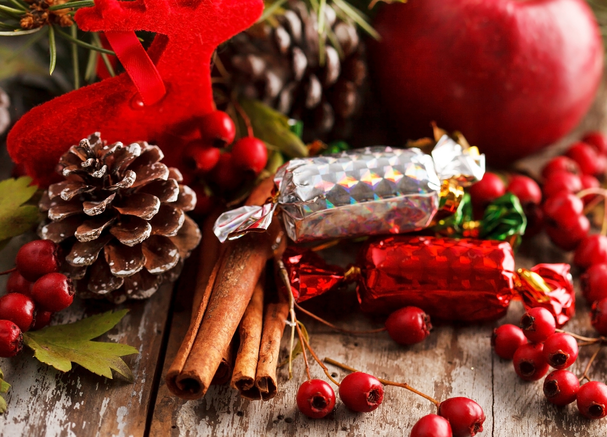 Téléchargez des papiers peints mobile Noël, Cannelle, Vacances, Décorations De Noël, Pomme De Pin gratuitement.