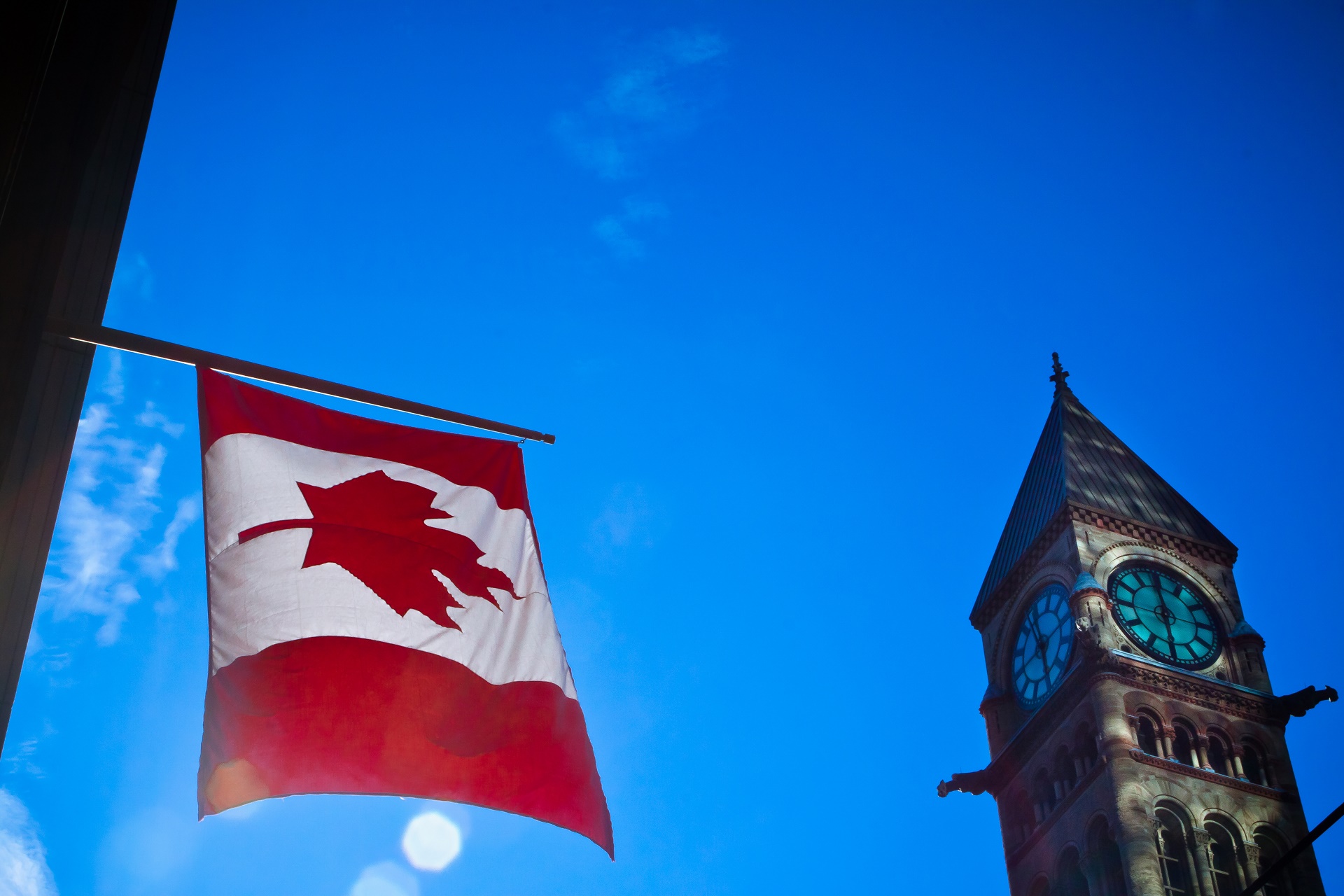 Скачать обои Канадский Флаг на телефон бесплатно