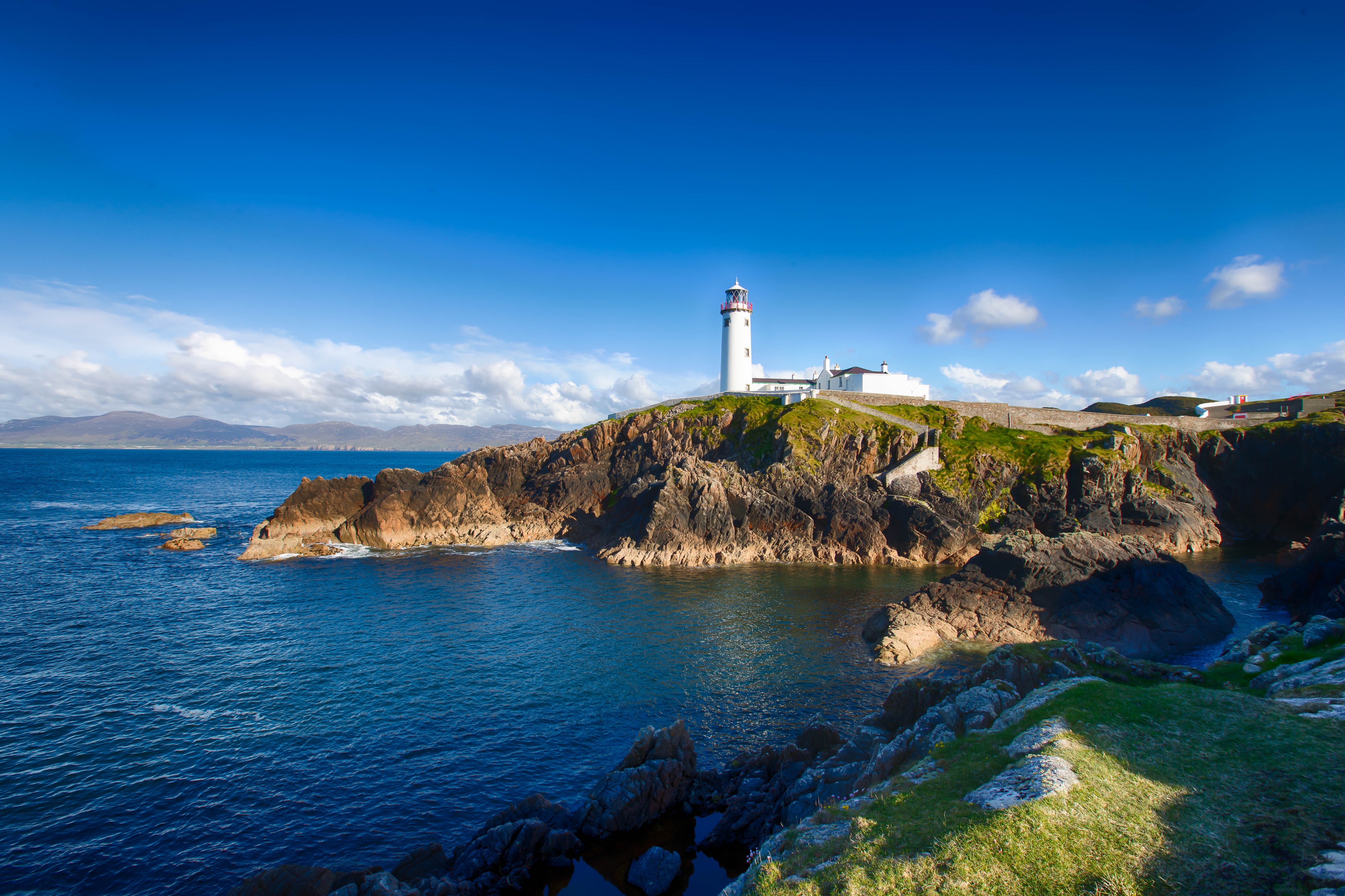 Free download wallpaper Sky, Building, Coast, Lighthouse, Man Made on your PC desktop