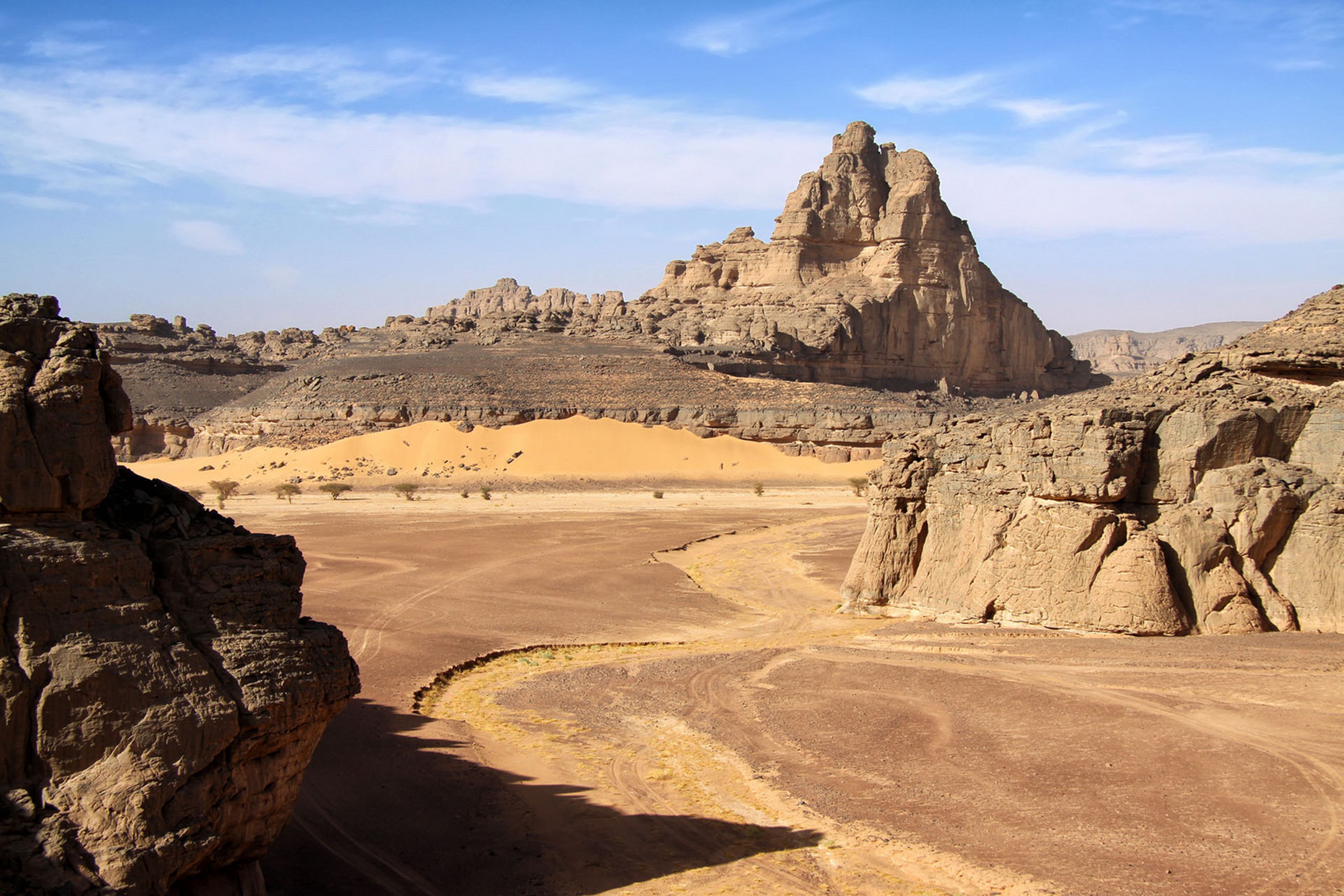 Download mobile wallpaper Landscape, Sand, Desert, Mountain, Earth, Sahara, Africa, Algeria, Tassili N'ajjer for free.