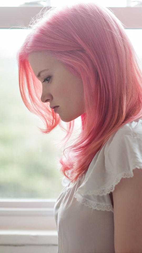 Descarga gratuita de fondo de pantalla para móvil de Ventana, Mujeres, Cabello Rosado, Estado De Ánimo.