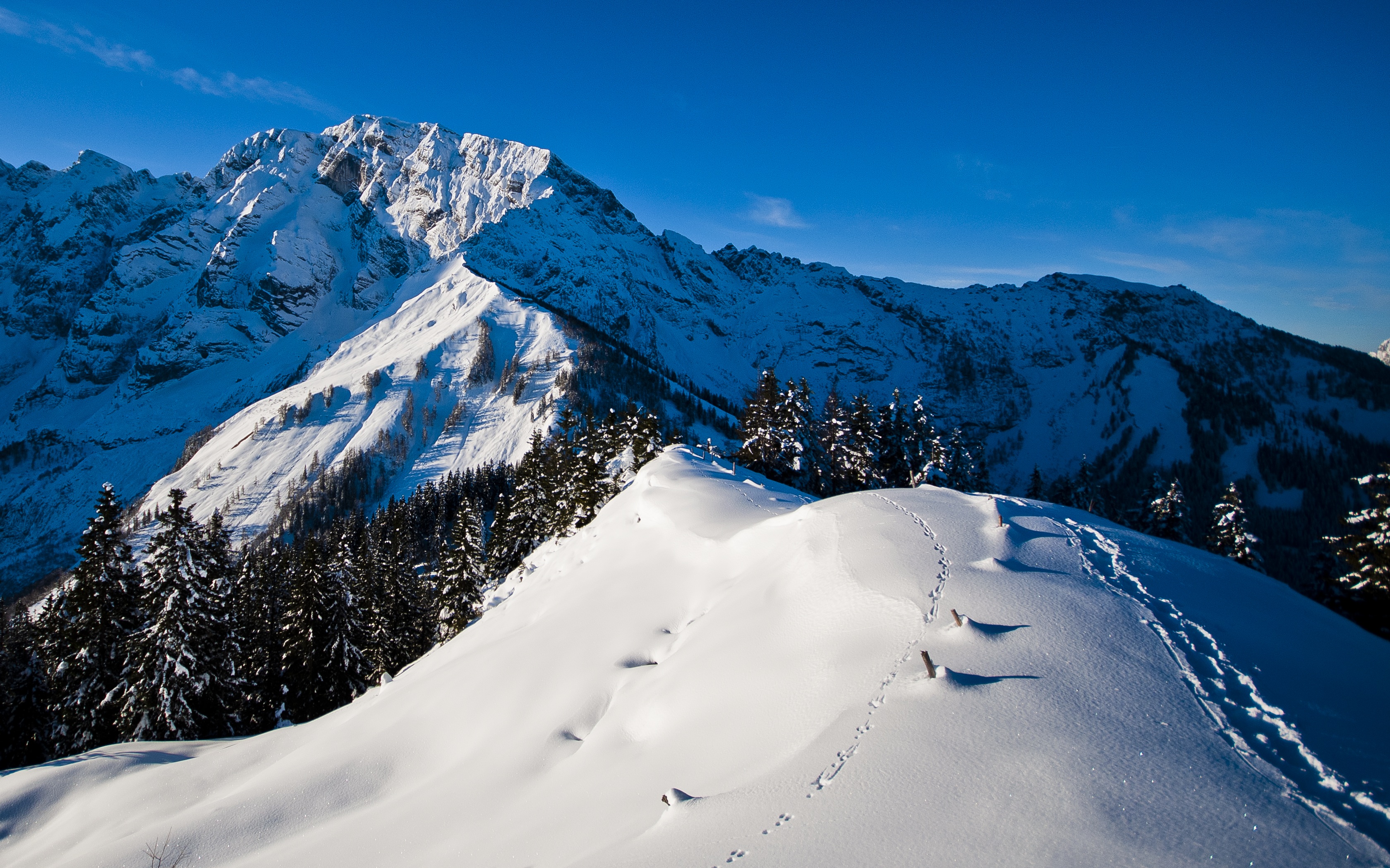Handy-Wallpaper Schnee, Berge, Winter, Wald, Gebirge, Erde/natur, Himmel kostenlos herunterladen.