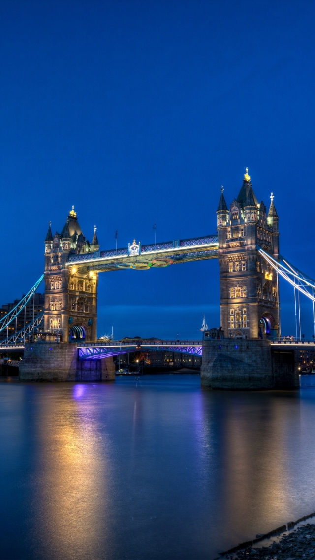 Handy-Wallpaper London, Licht, Nacht, Tower Bridge, Brücken, Menschengemacht, Spiegelung, Betrachtung kostenlos herunterladen.