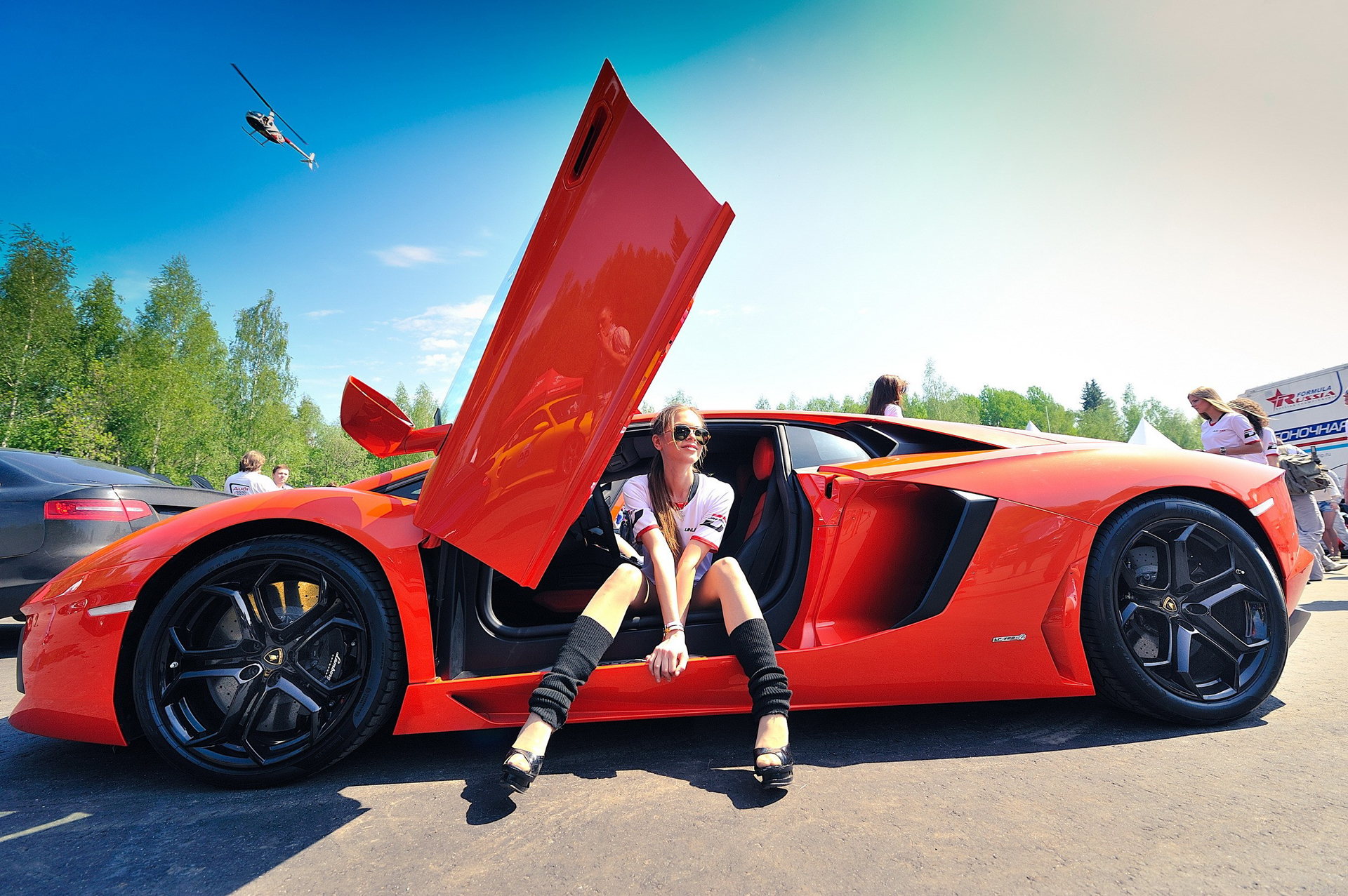 Скачати мобільні шпалери Lamborghini Aventador, Жінки, Дівчата Та Автомобілі безкоштовно.