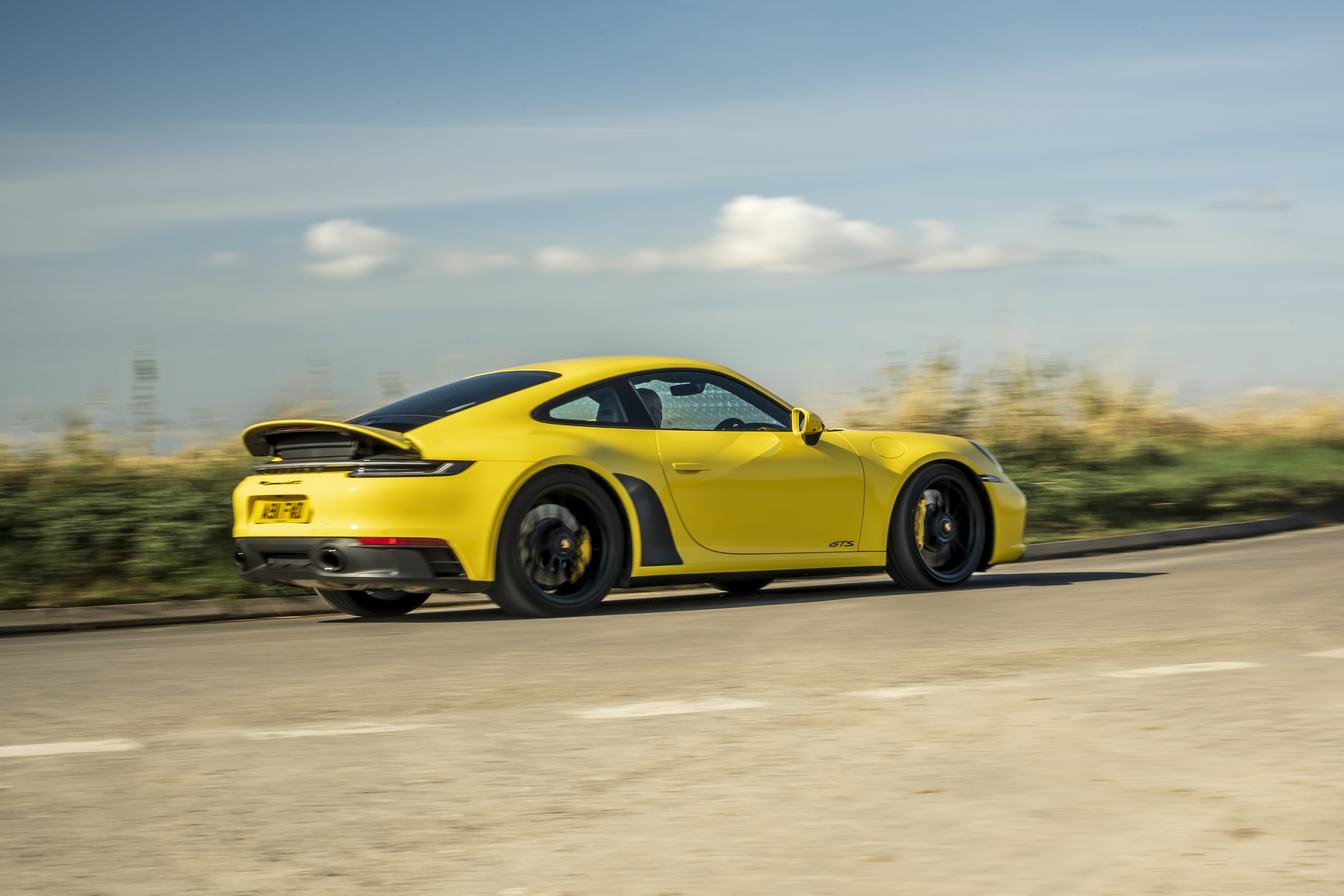 Laden Sie das Porsche, Fahrzeuge, Porsche 911 Carrera Gts-Bild kostenlos auf Ihren PC-Desktop herunter