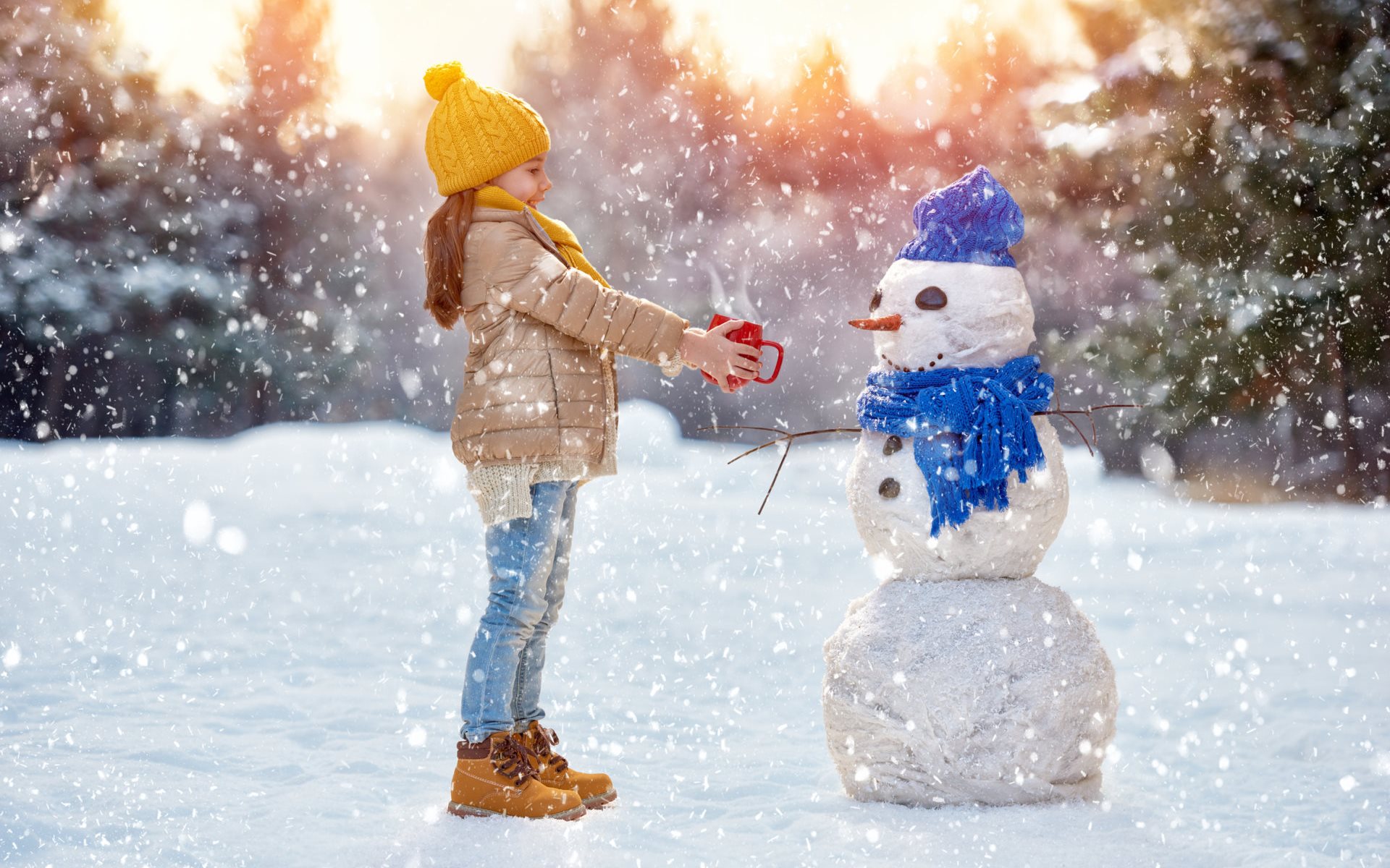 755772 скачать картинку ребенок, снеговик, кружка, снег, фотографии, кофе, настроение, зима - обои и заставки бесплатно