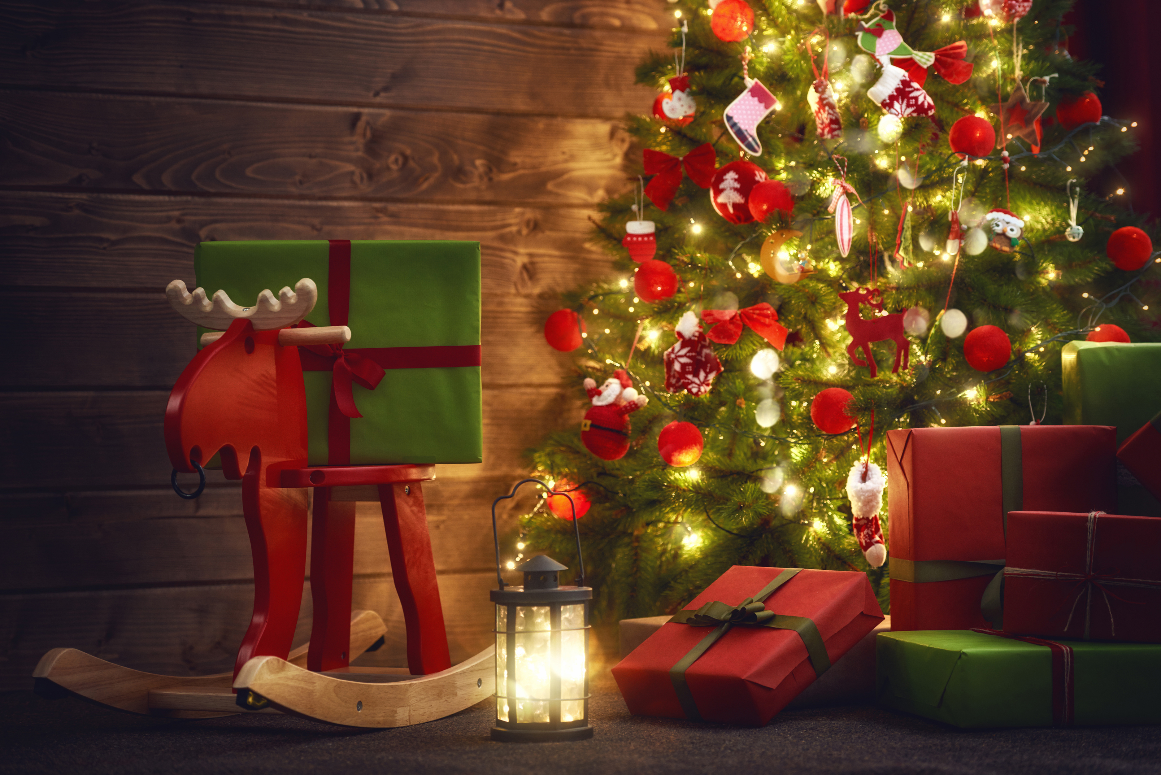 Free download wallpaper Christmas, Holiday, Lantern, Gift, Christmas Tree on your PC desktop