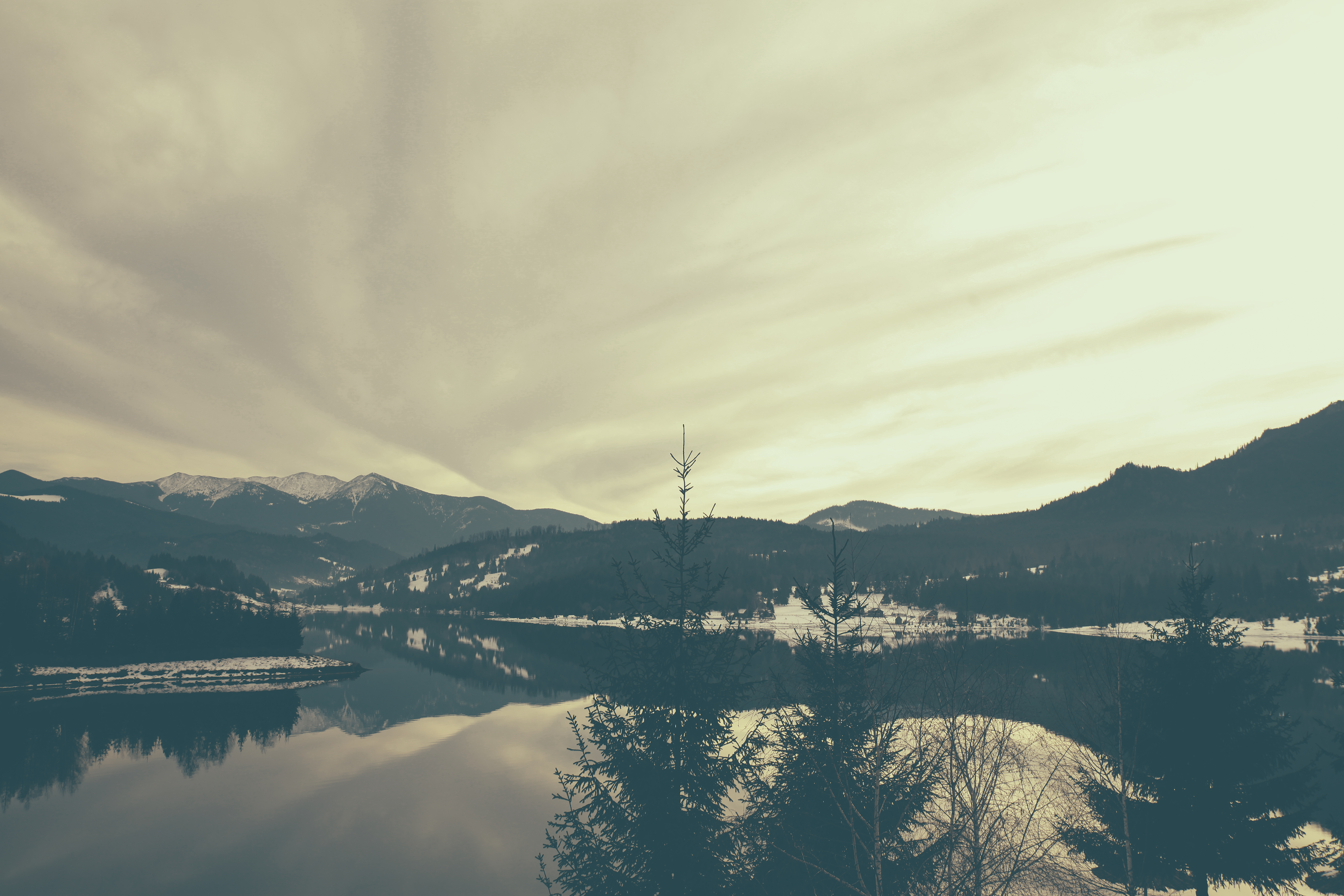 Download mobile wallpaper Romania, Nature, Mountains, Chb, Lake, Bw for free.