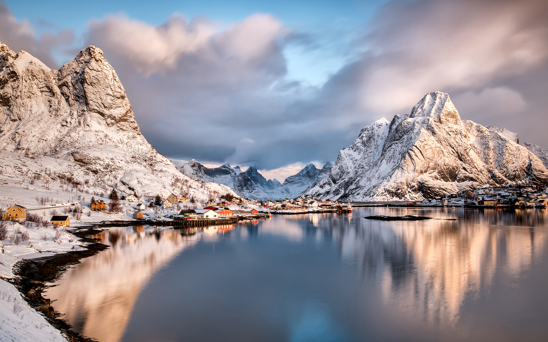 838239 скачать обои деревня, норвегия, фотографии, лофотенские острова, гора, рейне - заставки и картинки бесплатно