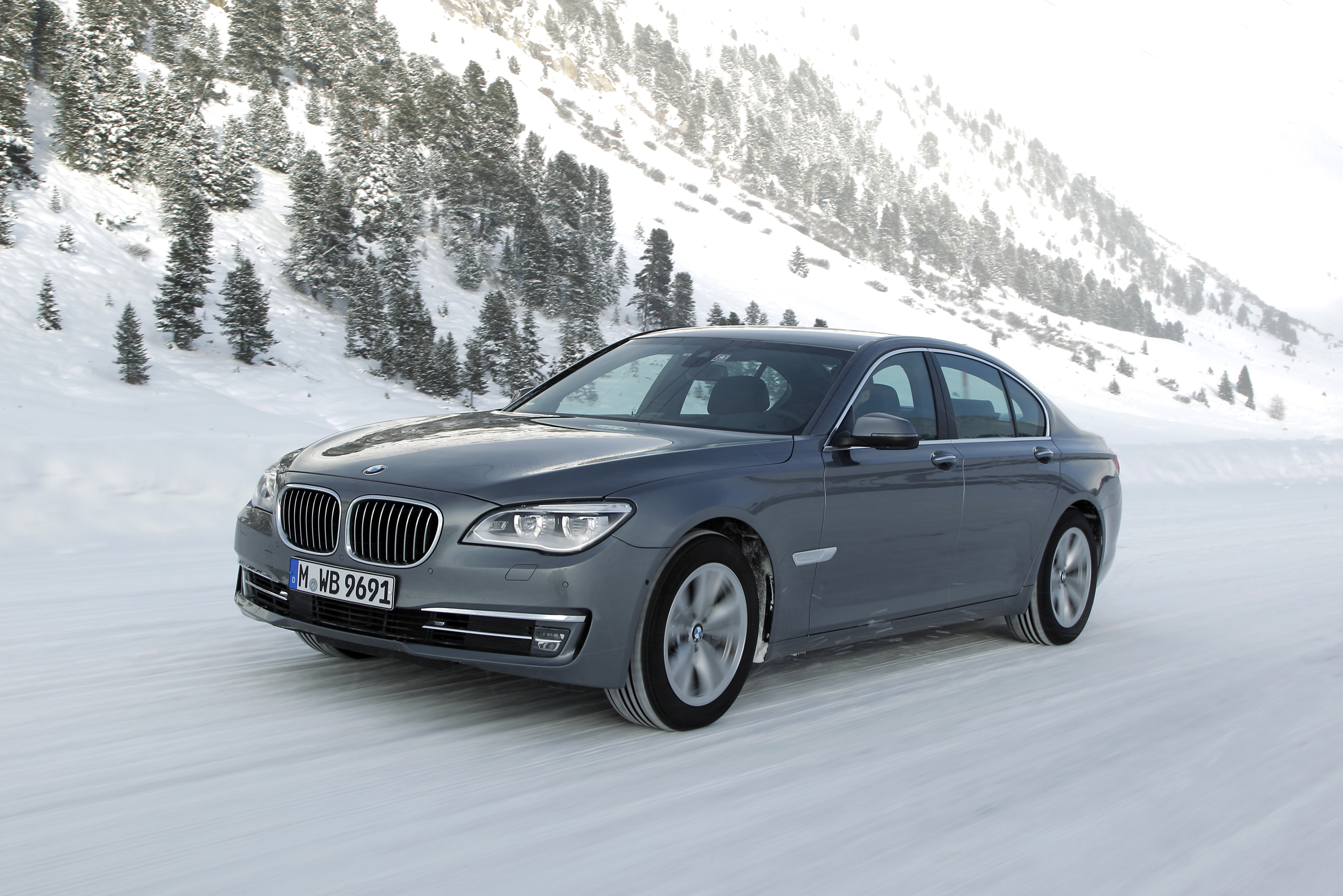 Download mobile wallpaper 2013 Bmw 7 Series, Vehicles, Bmw for free.