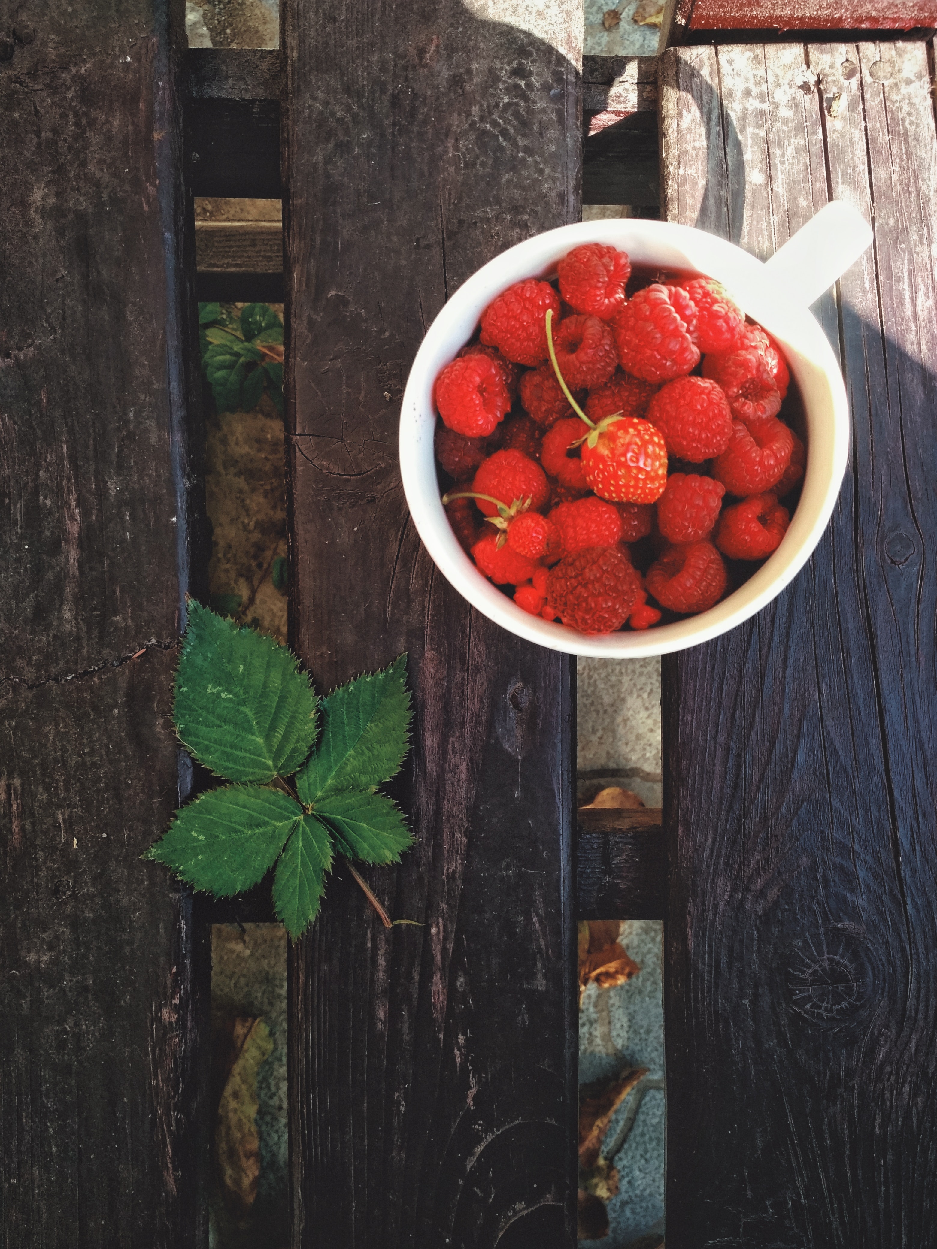 vertical wallpaper food, strawberry, raspberry, wood, wooden, sheet, leaf, berry, planks, board