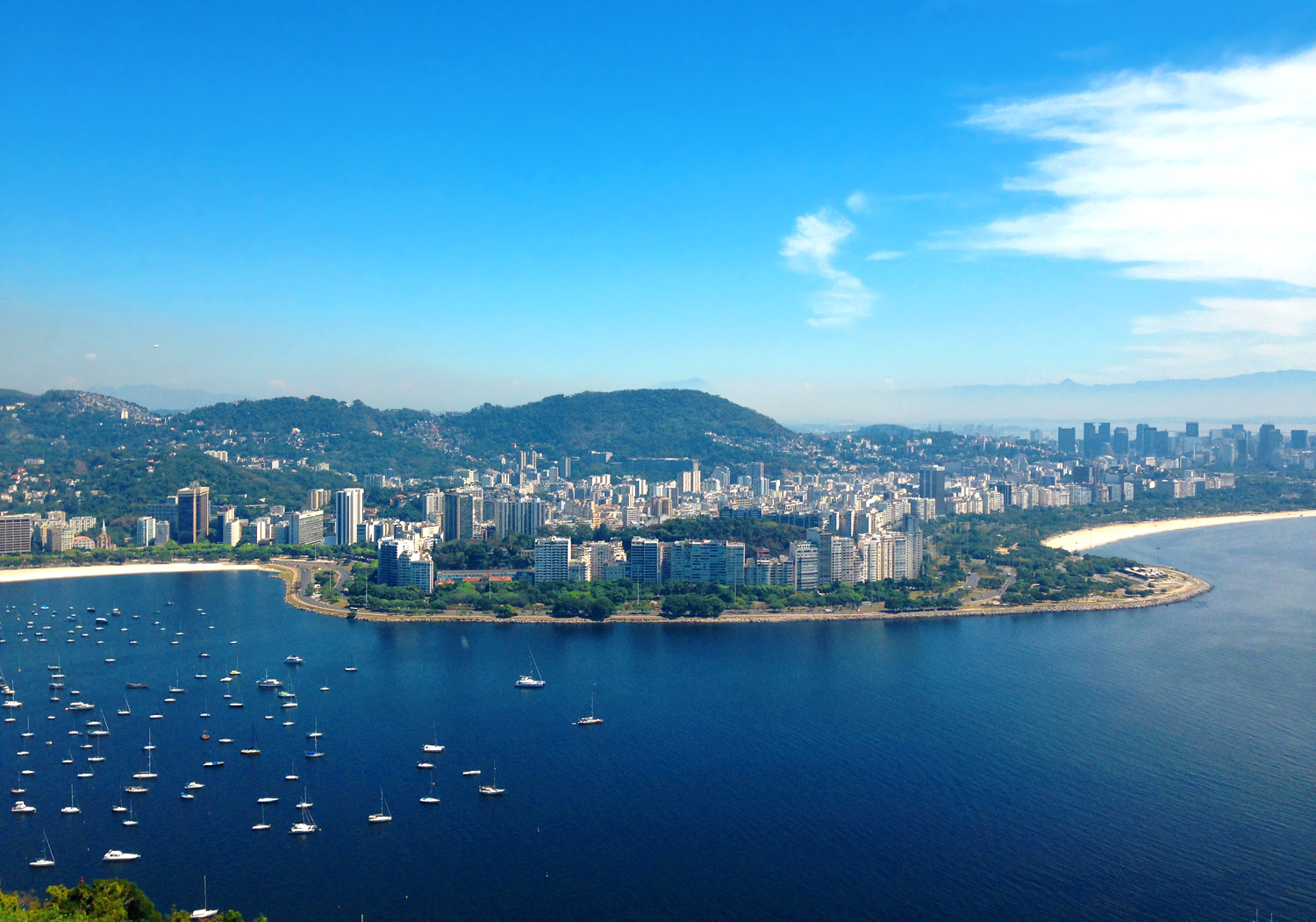 Handy-Wallpaper Panorama, Rio De Janeiro, Gebäude, Boot, Städte, Strand, Menschengemacht, Ozean, Großstadt, Landschaft kostenlos herunterladen.