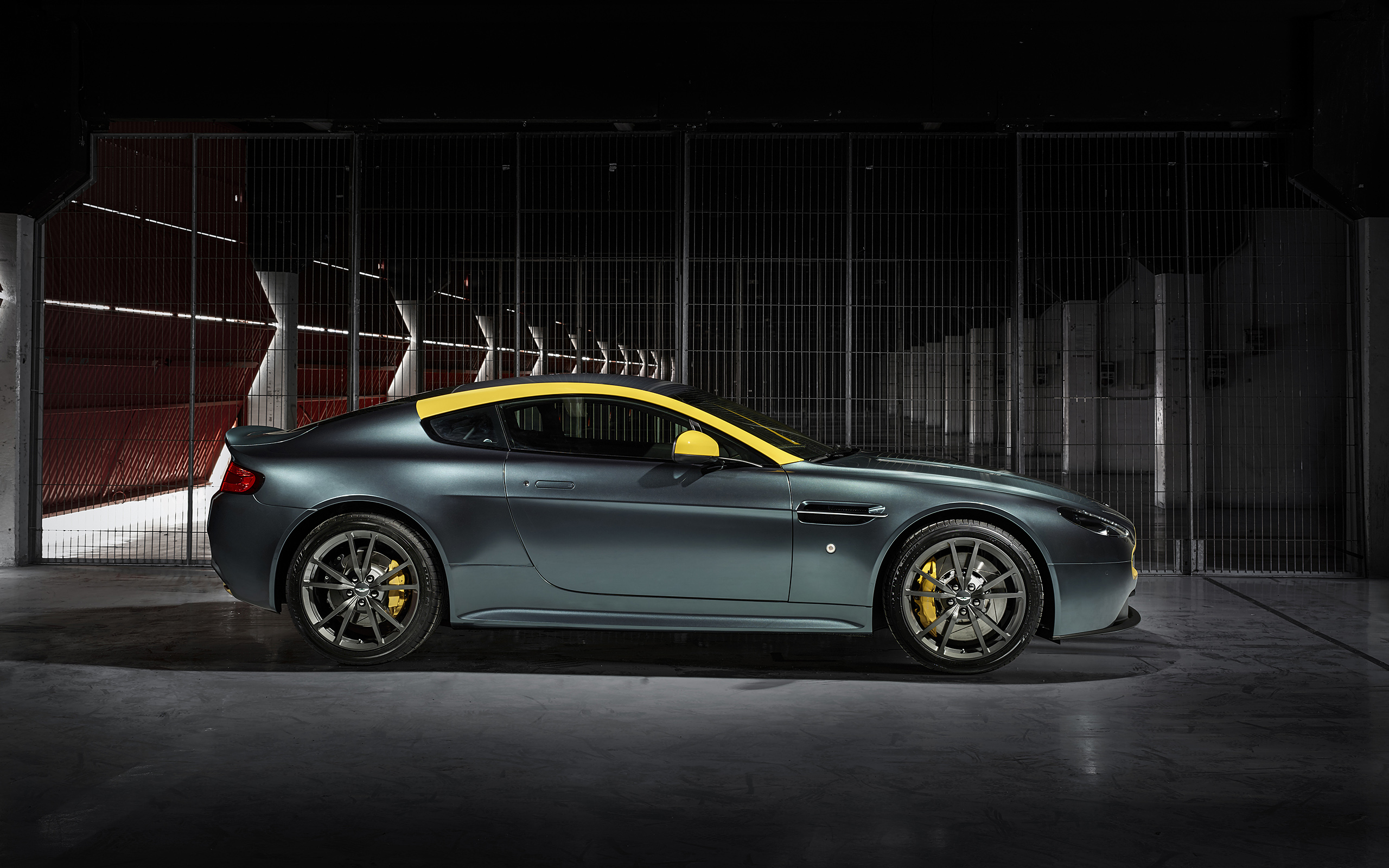 Завантажити шпалери 2015 Aston Martin V8 Vantage N430 на телефон безкоштовно