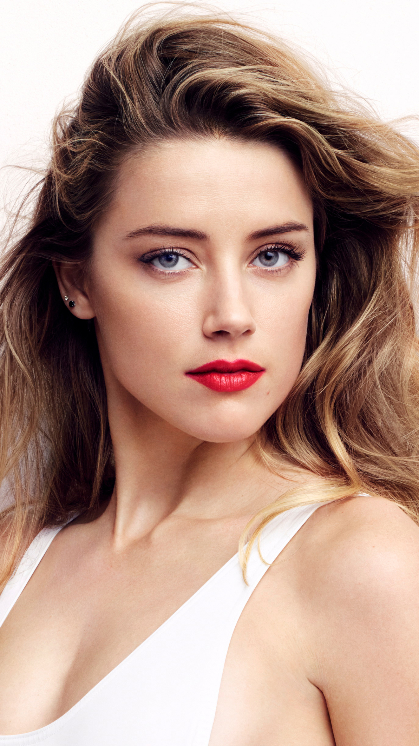 Download mobile wallpaper Blonde, Blue Eyes, American, Celebrity, Actress, Lipstick, Amber Heard for free.