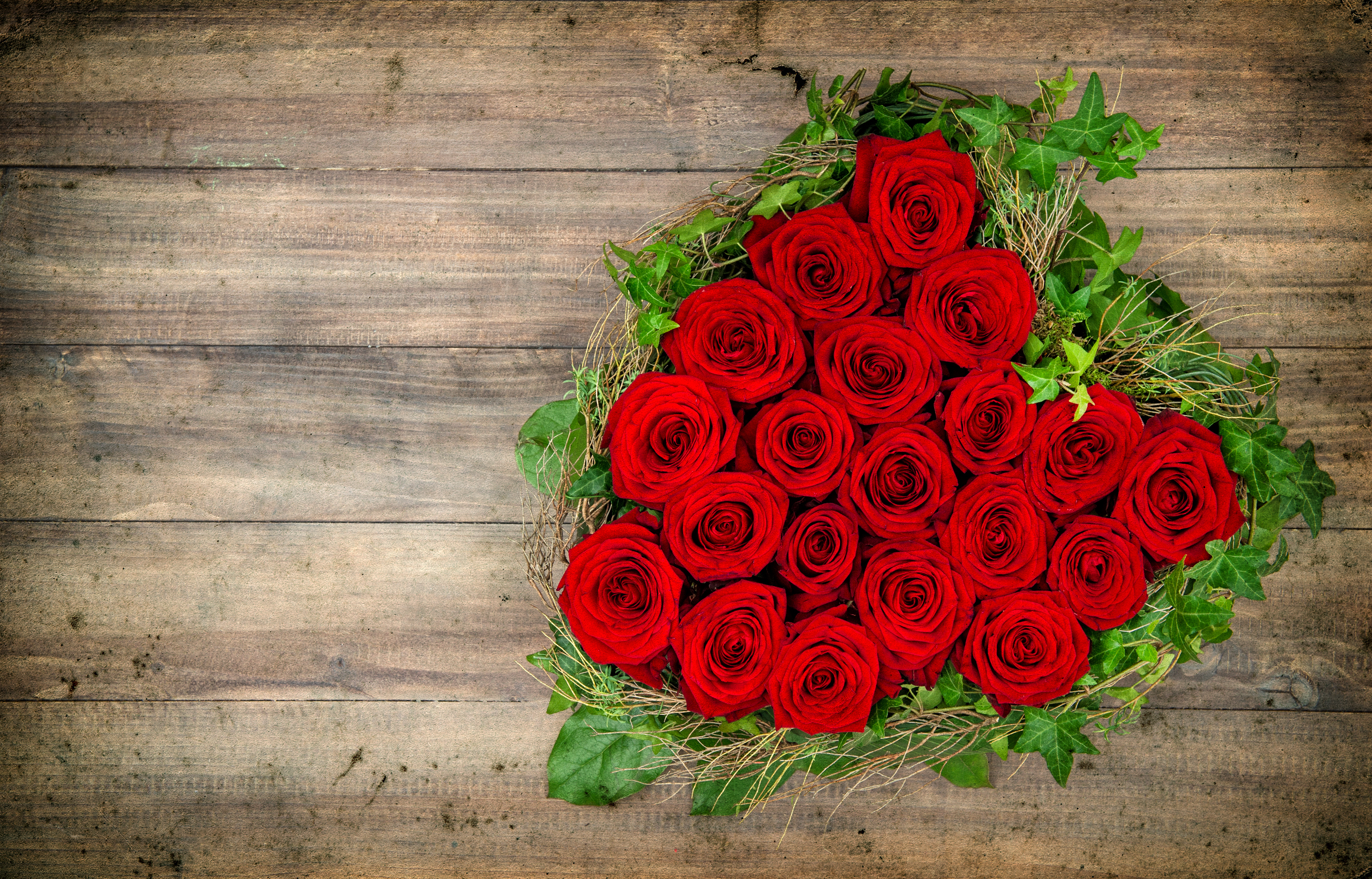 Скачать картинку Любовь, Роза, Сердце, Фотографии, Красная Роза, Красный Цветок, Романтический в телефон бесплатно.