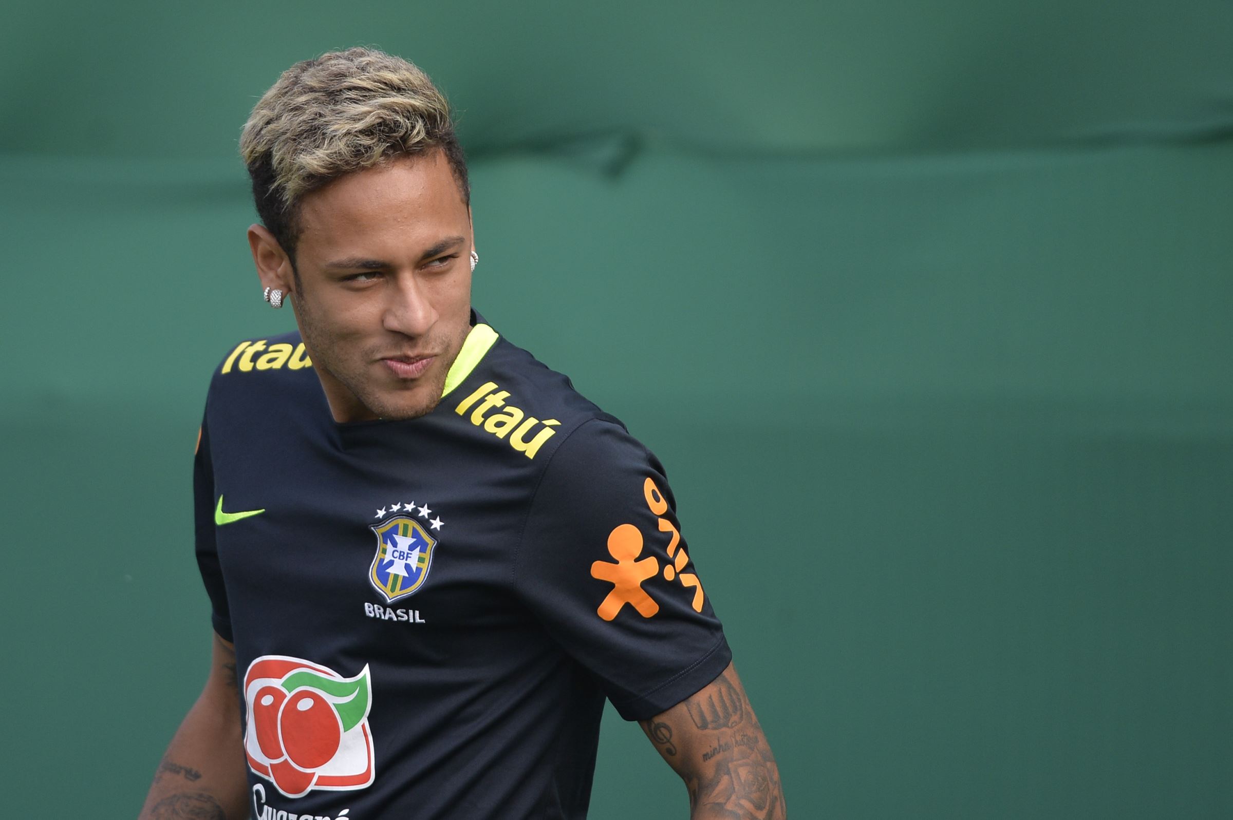 Téléchargez des papiers peints mobile Des Sports, Football, Brésilien, Neymar gratuitement.