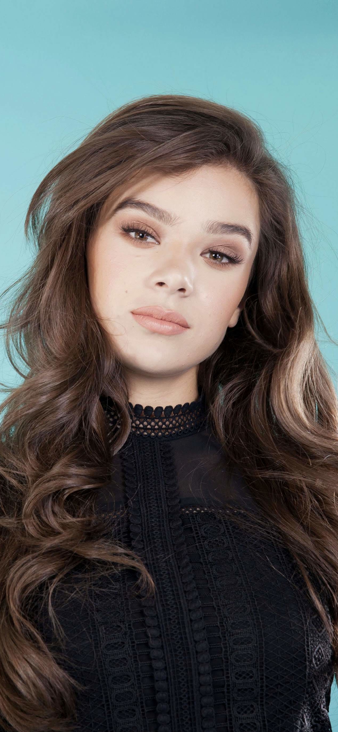 Download mobile wallpaper Brunette, American, Celebrity, Long Hair, Actress, Hailee Steinfeld for free.