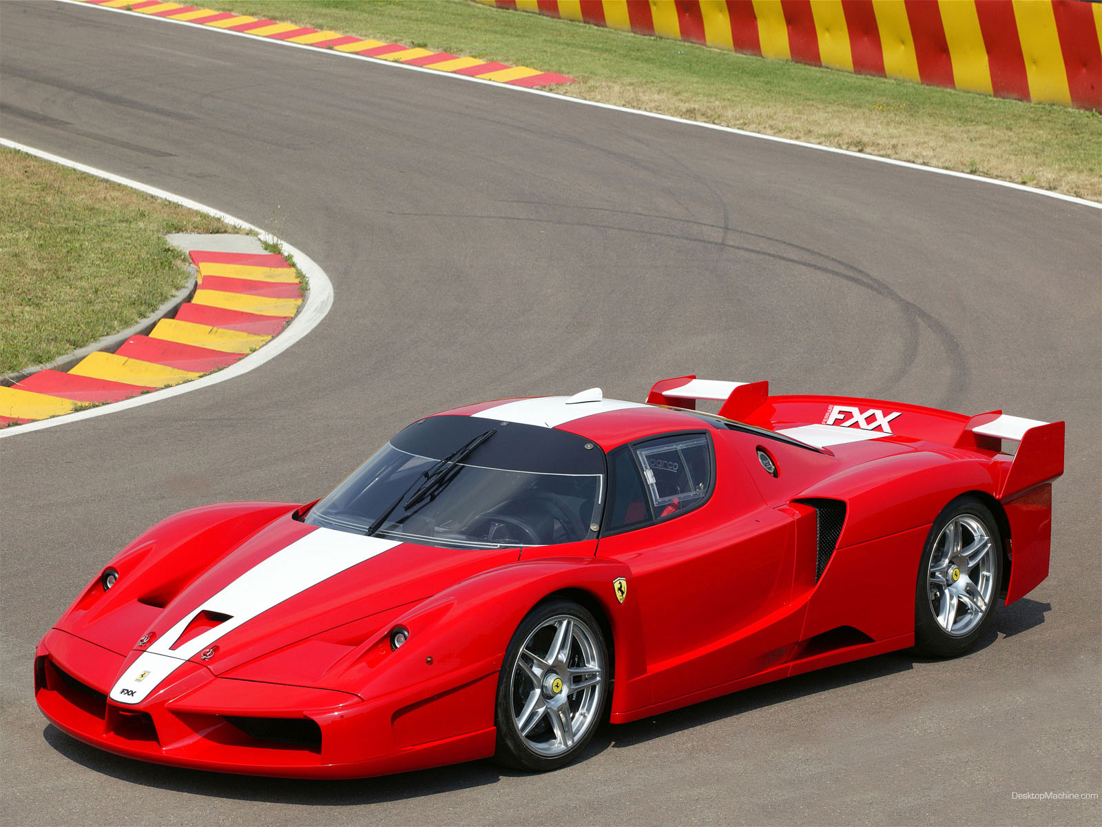 Завантажити шпалери Ferrari Fxx на телефон безкоштовно