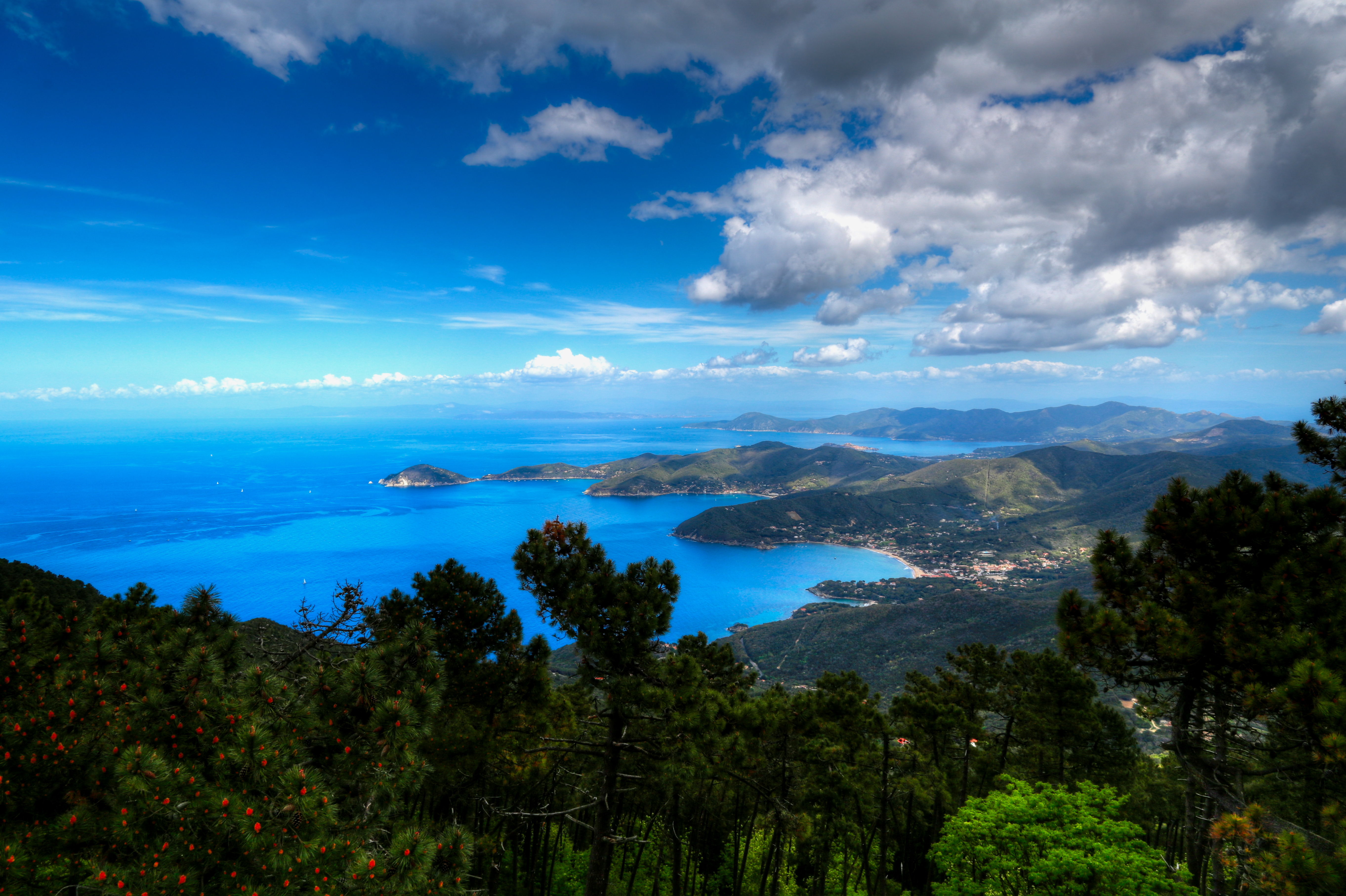 Скачать обои бесплатно Природа, Вид Сверху, Горы, Италия, Пейзаж, Море картинка на рабочий стол ПК