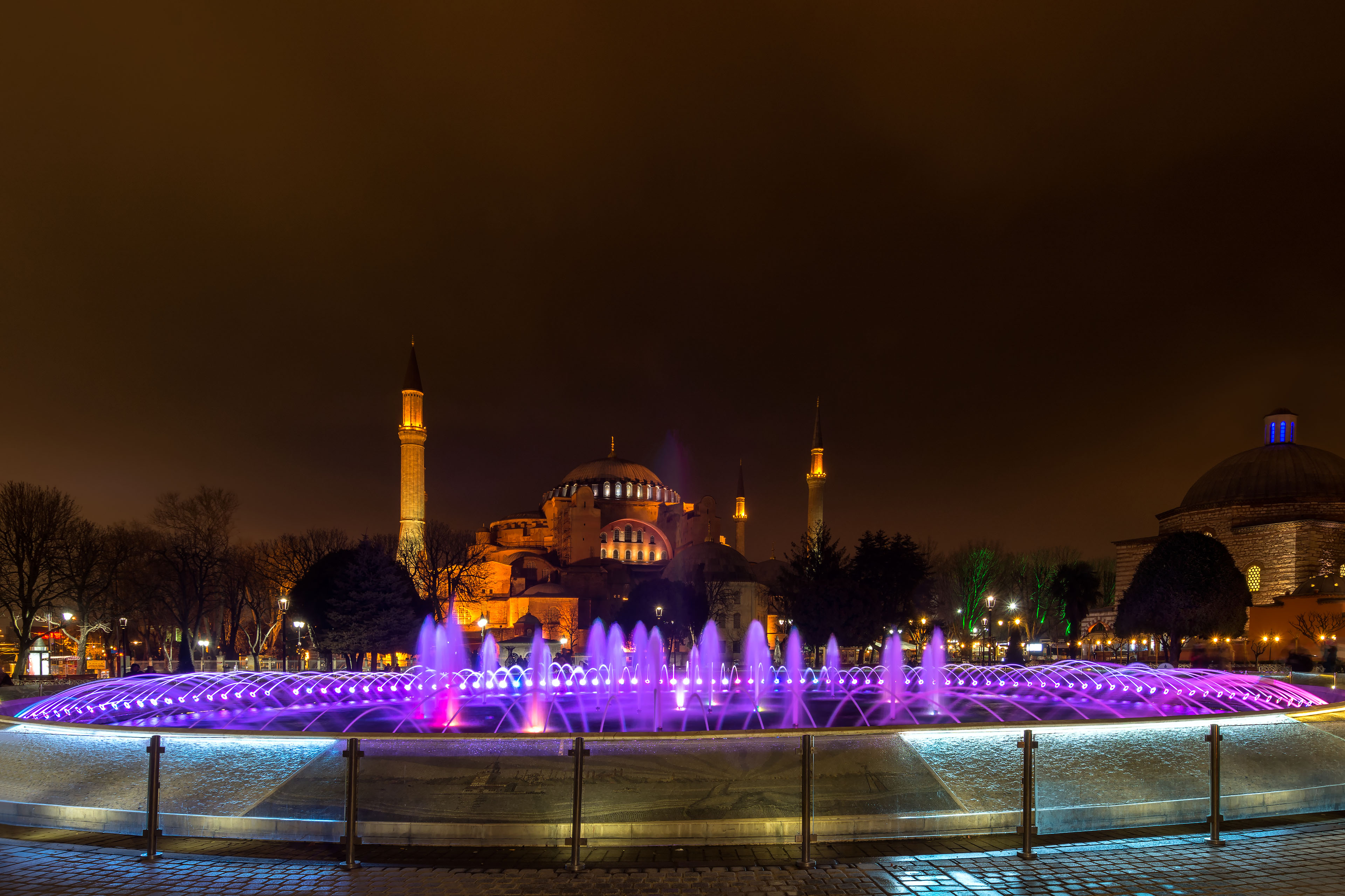 355791 télécharger le fond d'écran turquie, religieux, sainte sophie, fontaine, istanbul, mosquée, nuit, mosquées - économiseurs d'écran et images gratuitement