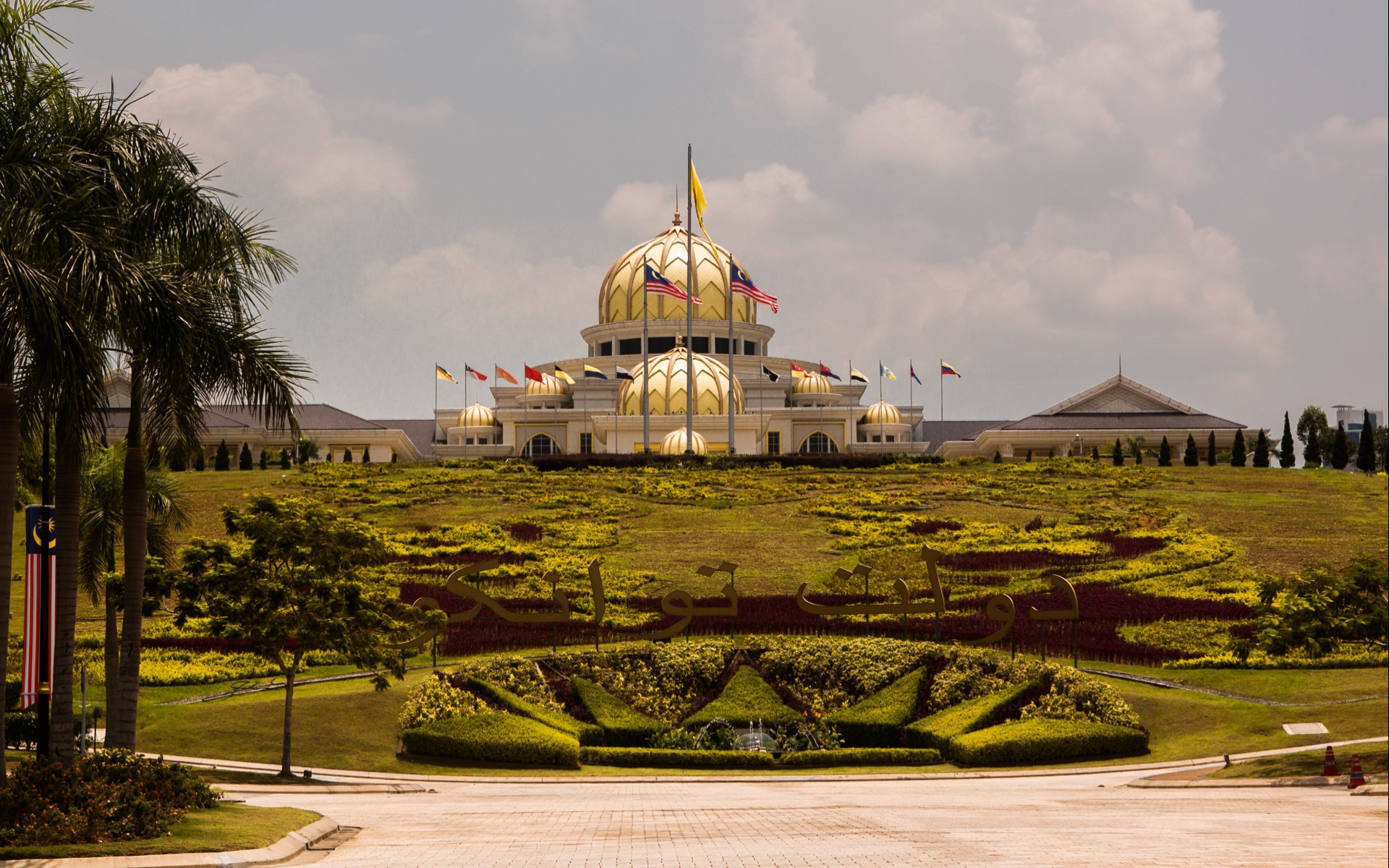 Laden Sie Istana Negara Jakarta HD-Desktop-Hintergründe herunter