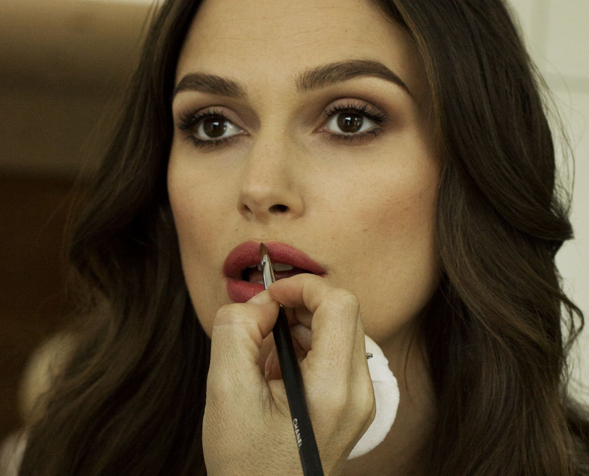 Free download wallpaper Face, Brunette, Celebrity, Brown Eyes, Keira Knightley, Lipstick on your PC desktop