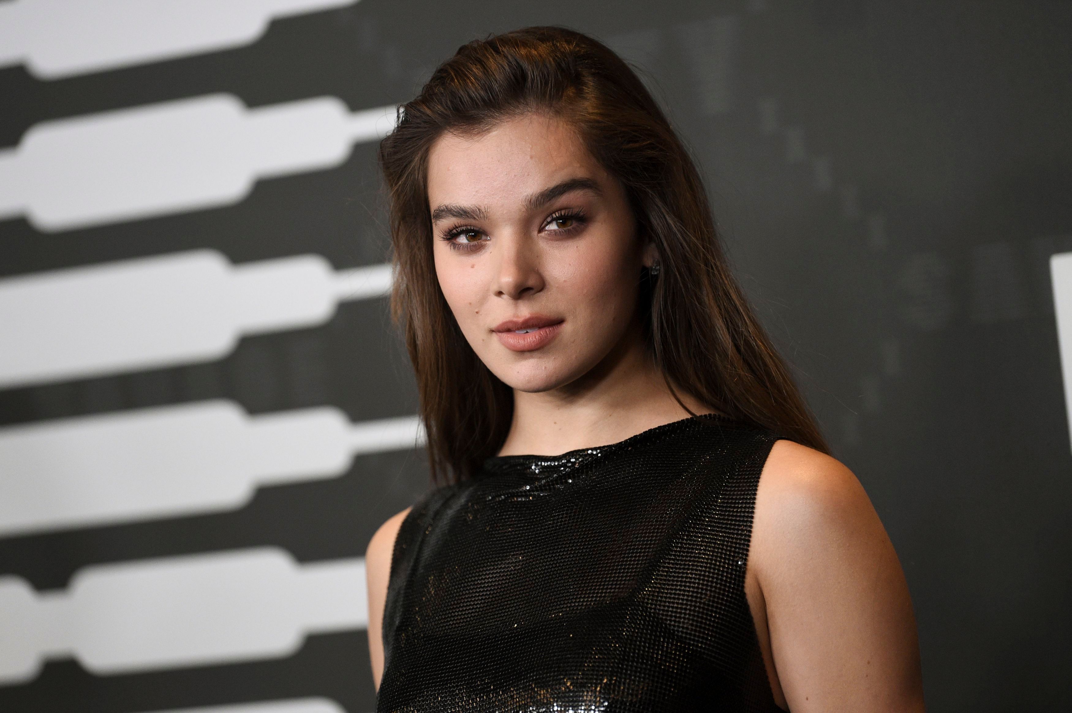 Hailee Steinfeld HQ Background Wallpapers