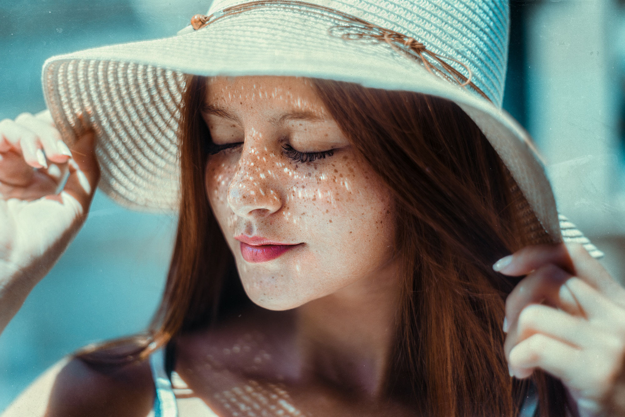 Free download wallpaper Redhead, Face, Hat, Women, Freckles on your PC desktop