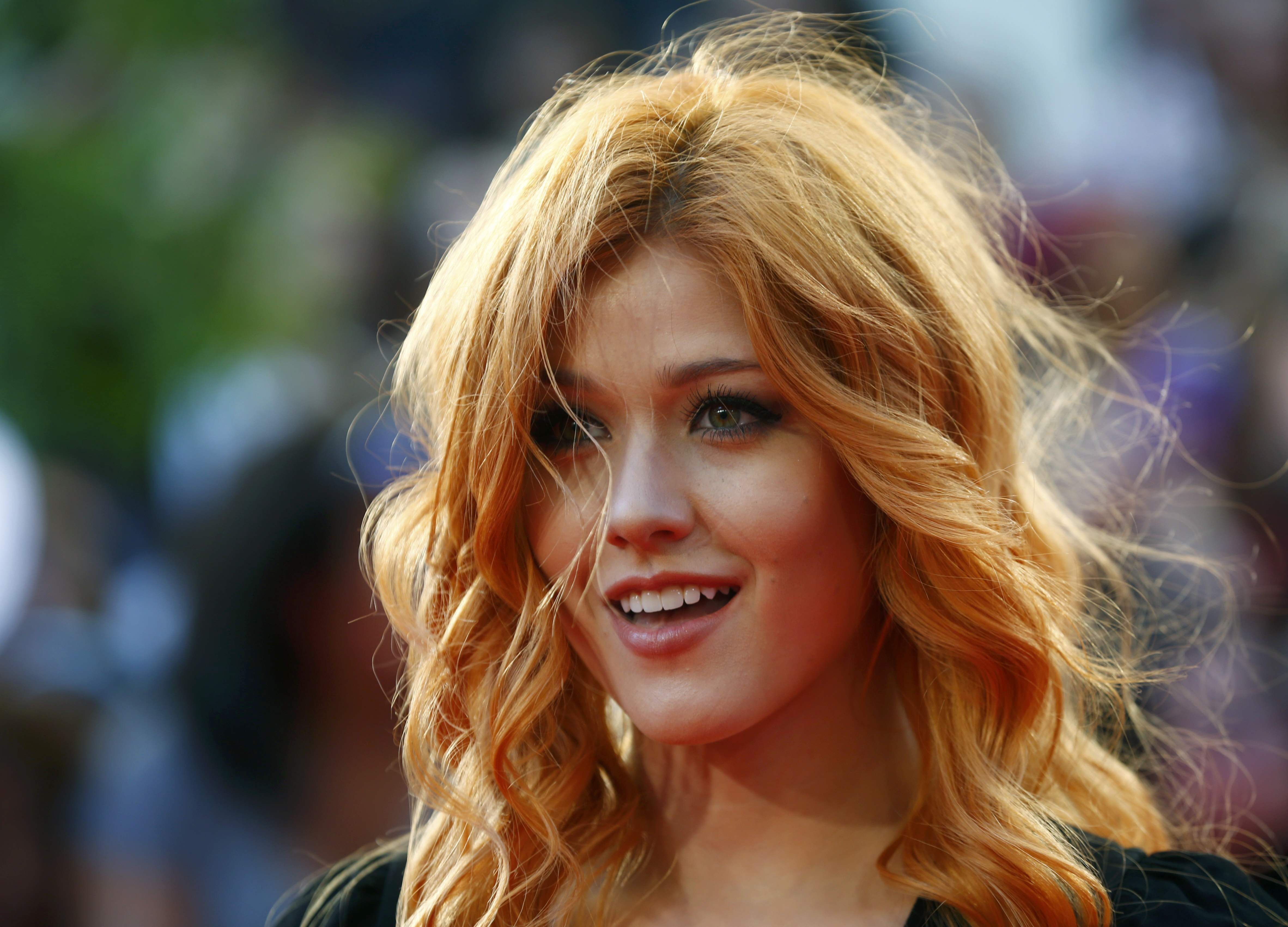 Download mobile wallpaper Smile, Redhead, Face, American, Celebrity, Actress, Depth Of Field, Katherine Mcnamara for free.