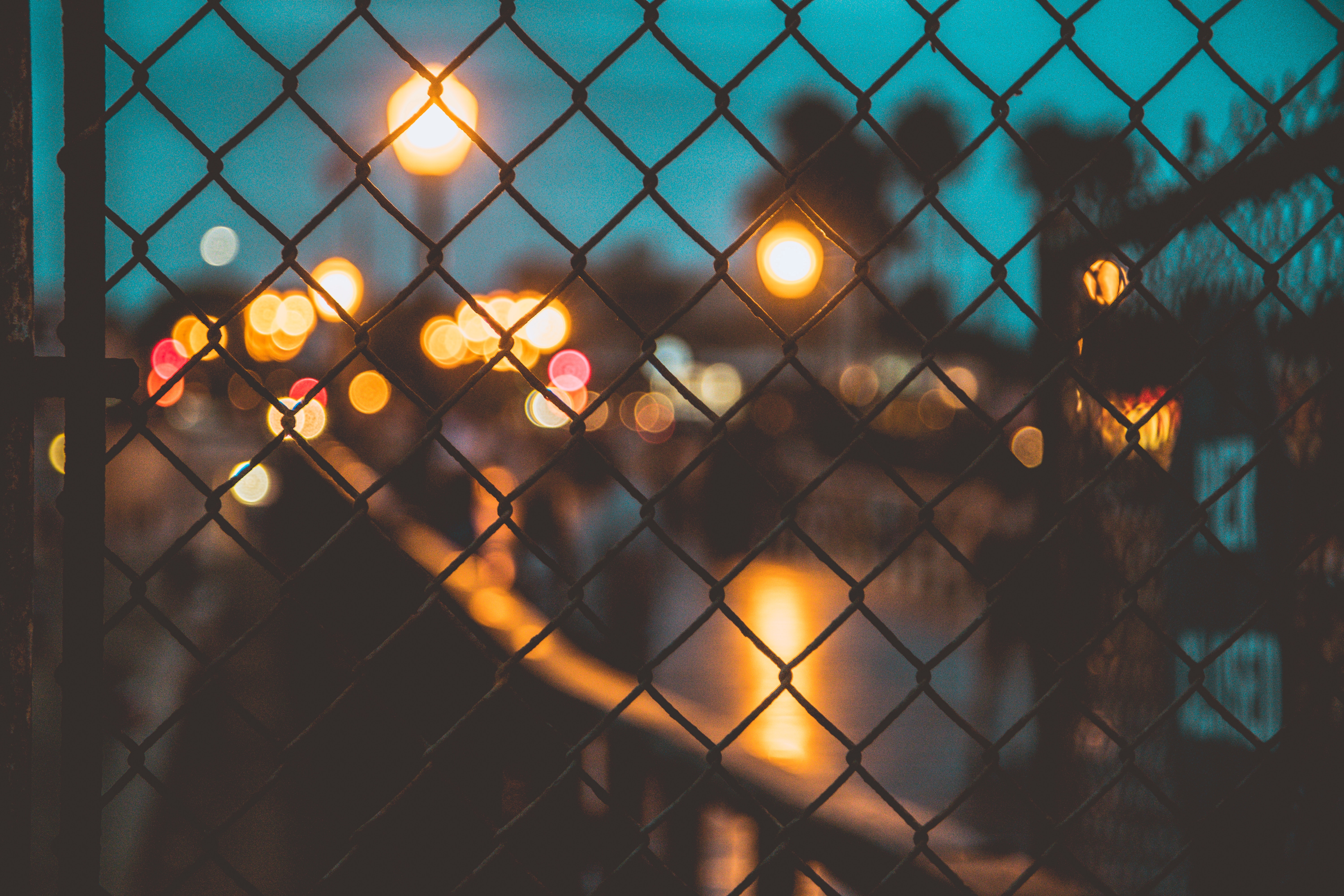 Free download wallpaper Miscellaneous, Blur, Smooth, Fence, Glare, Miscellanea, Grid, Night on your PC desktop
