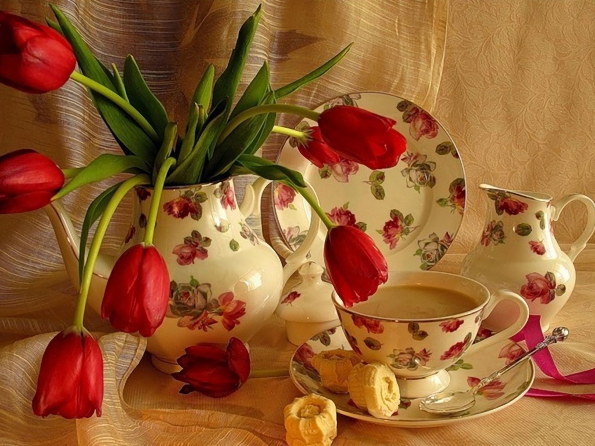 Free download wallpaper Still Life, Flower, Vase, China, Tulip, Photography, Cookie on your PC desktop