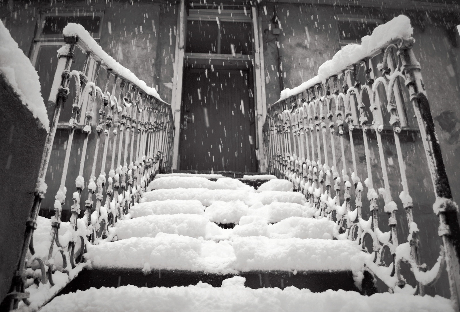 1920x1080 Background snowflake, photography, winter, black & white, door, snow