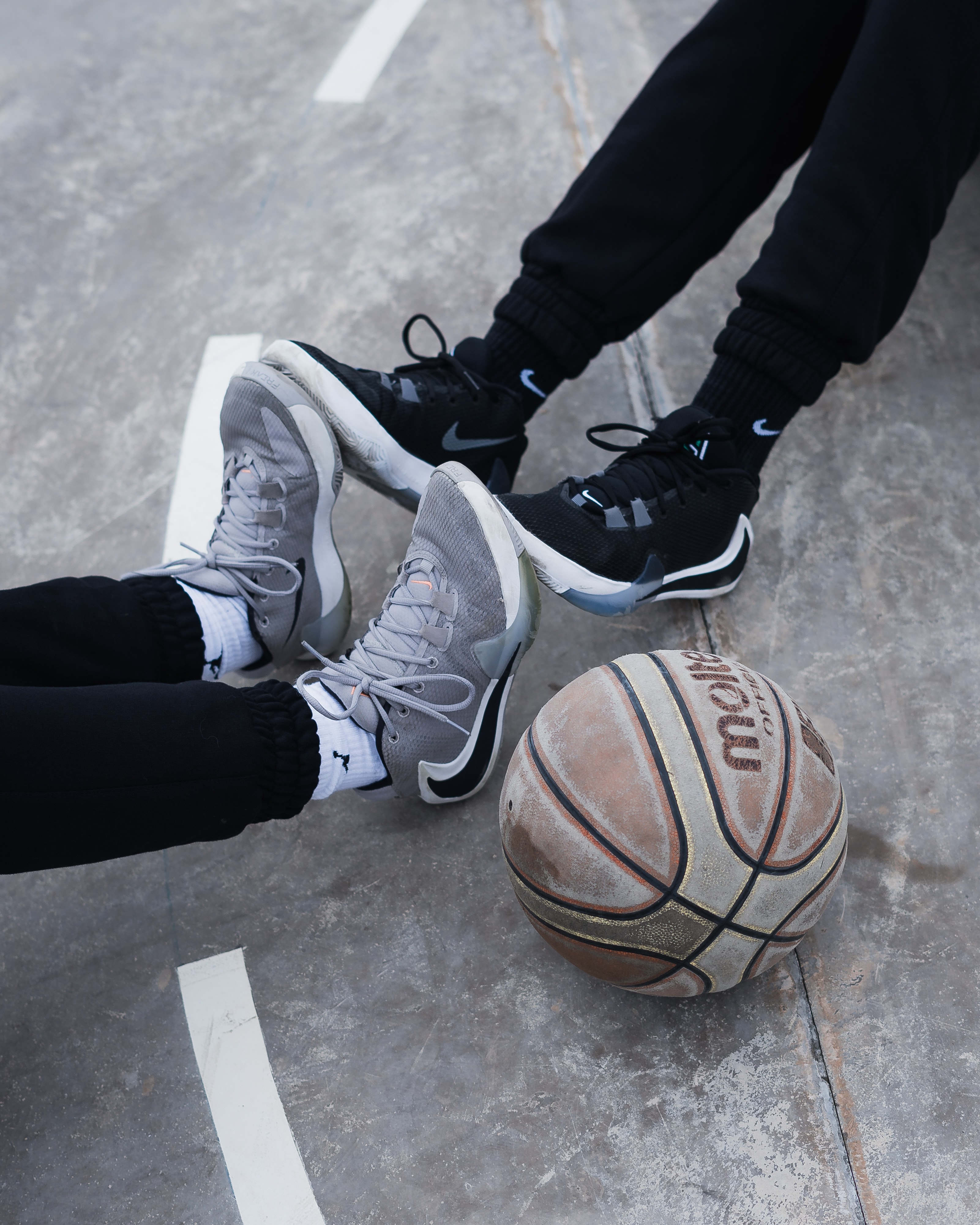 basketball, sneakers, sports, legs, ball HD wallpaper
