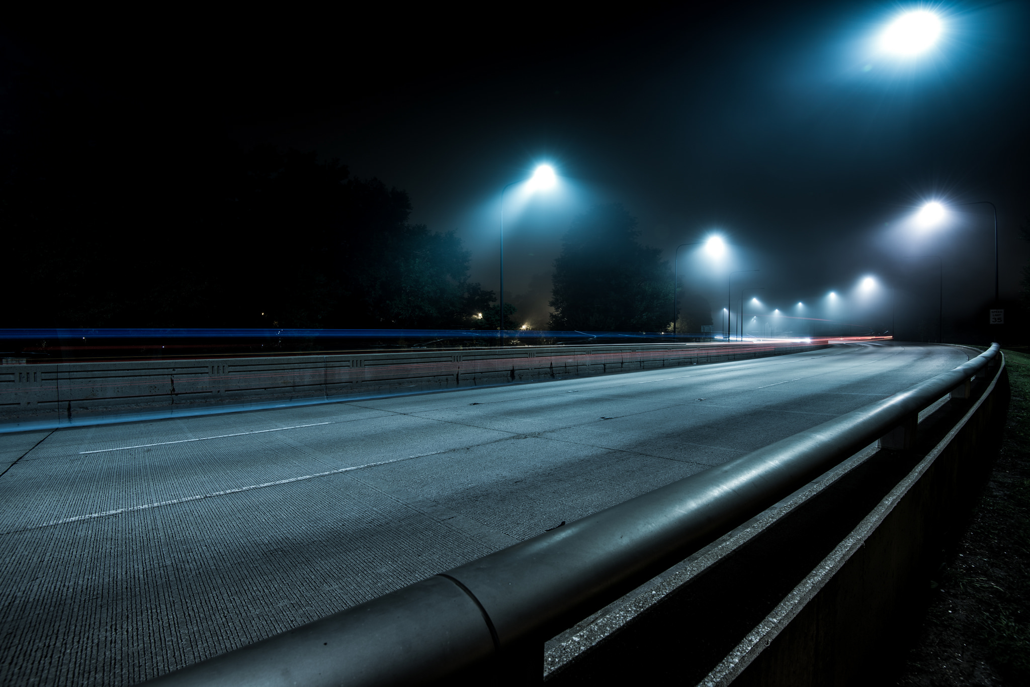 Baixar papel de parede para celular de Noite, Estrada, Feito Pelo Homem, Lapso De Tempo, Poste De Luz gratuito.