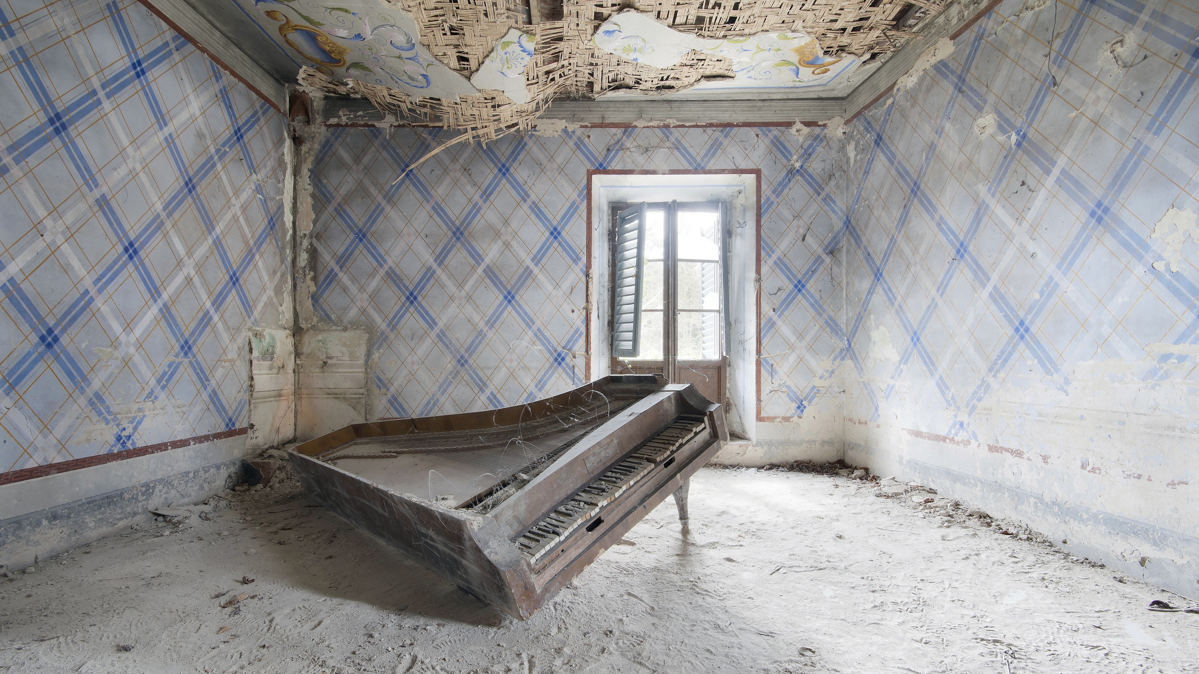 Download mobile wallpaper Music, Piano, Room, Abandoned for free.