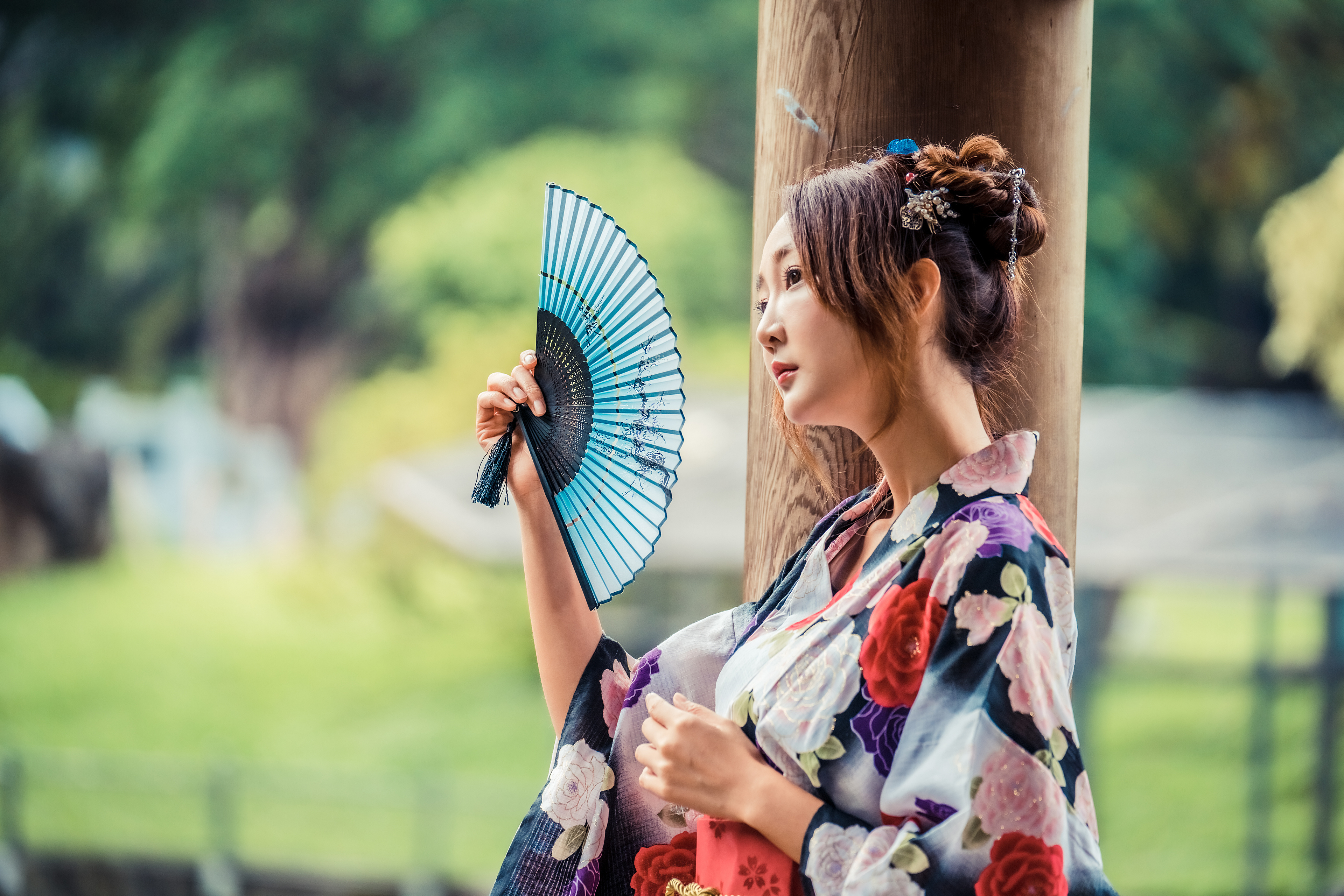 Handy-Wallpaper Kimono, Brünette, Modell, Fan, Frauen, Asiatinnen, Tiefenschärfe kostenlos herunterladen.