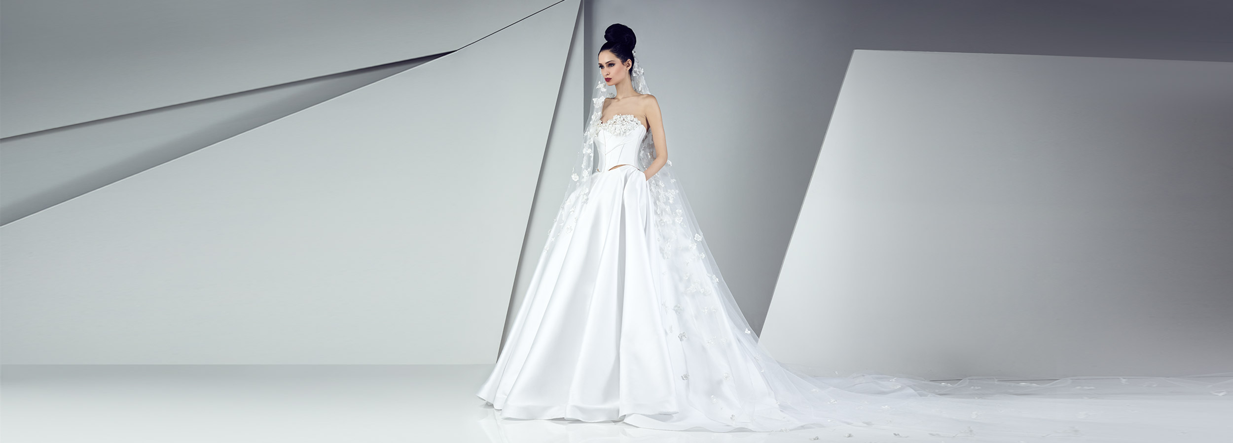 Handy-Wallpaper Brünette, Braut, Modell, Frauen, Hochzeitskleid, Weißes Kleid kostenlos herunterladen.