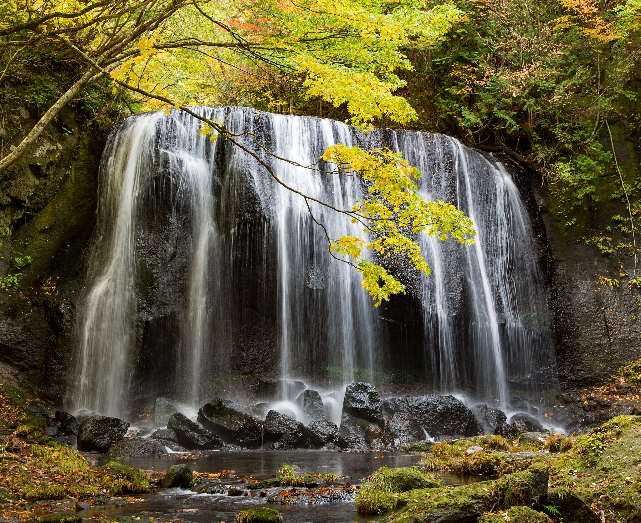 Baixe gratuitamente a imagem Outono, Cachoeiras, Terra/natureza, Cachoeira na área de trabalho do seu PC