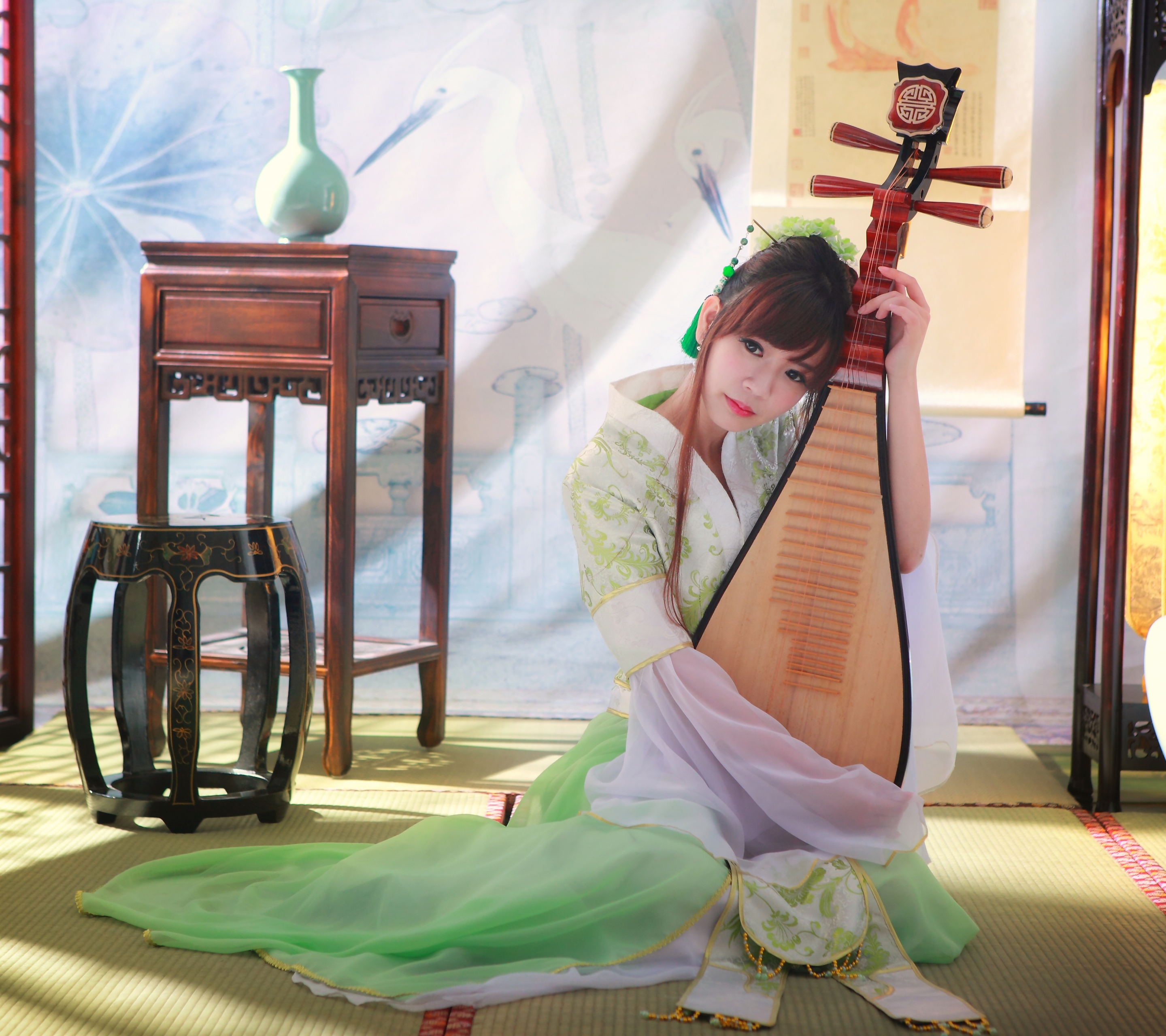 Téléchargez des papiers peints mobile Lumière Du Soleil, Asiatique, Femmes, Instrument, Taïwanais, Costume Traditionnel, Robe Nationale, Sa Lin gratuitement.