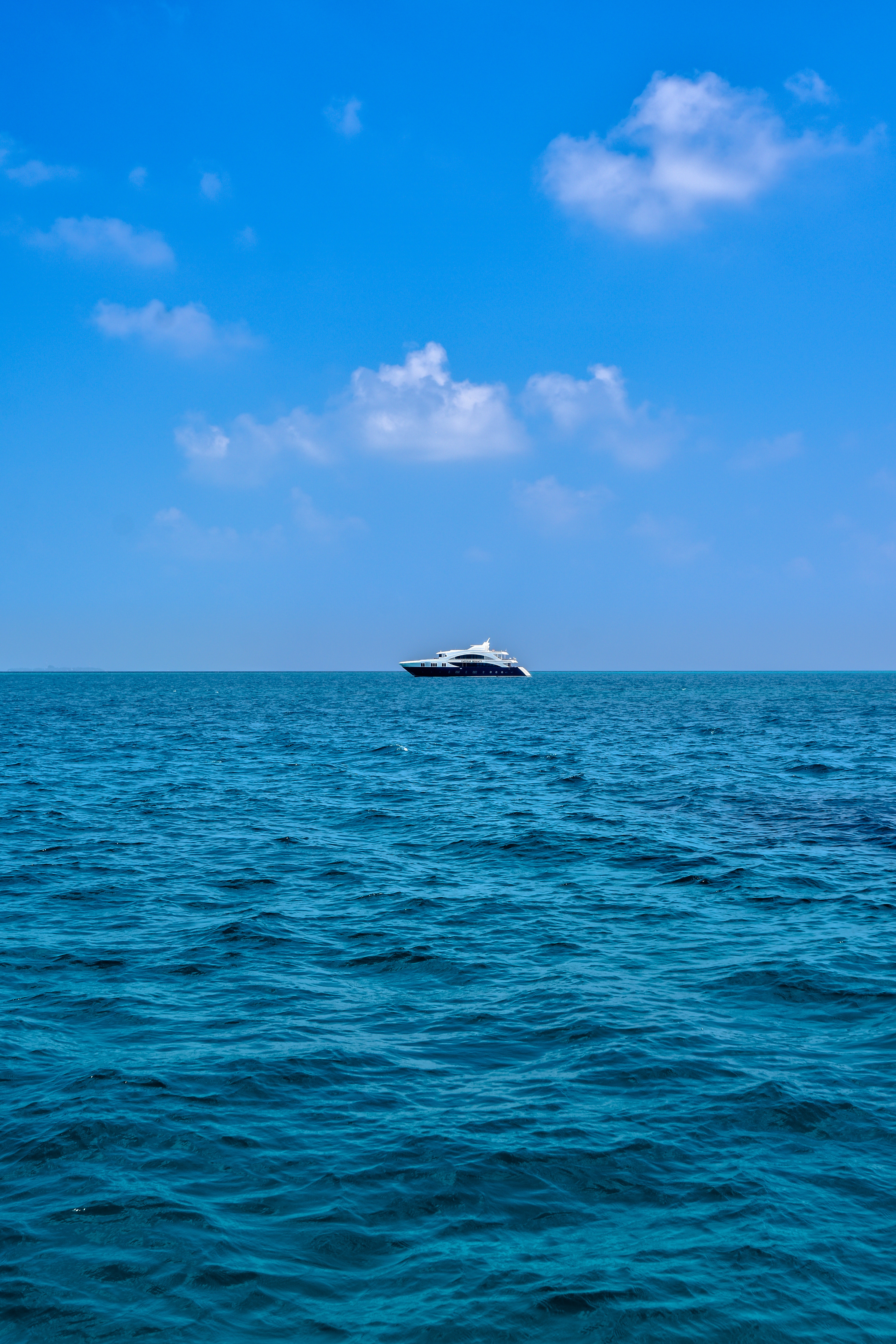 Free download wallpaper Nature, Water, Sky, Sea, Horizon, Yacht, Ship on your PC desktop