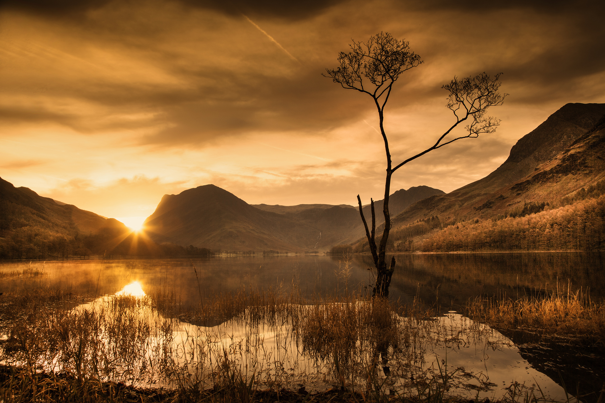 Descarga gratis la imagen Naturaleza, Amanecer, Montaña, Lago, Tierra/naturaleza, Reflejo en el escritorio de tu PC