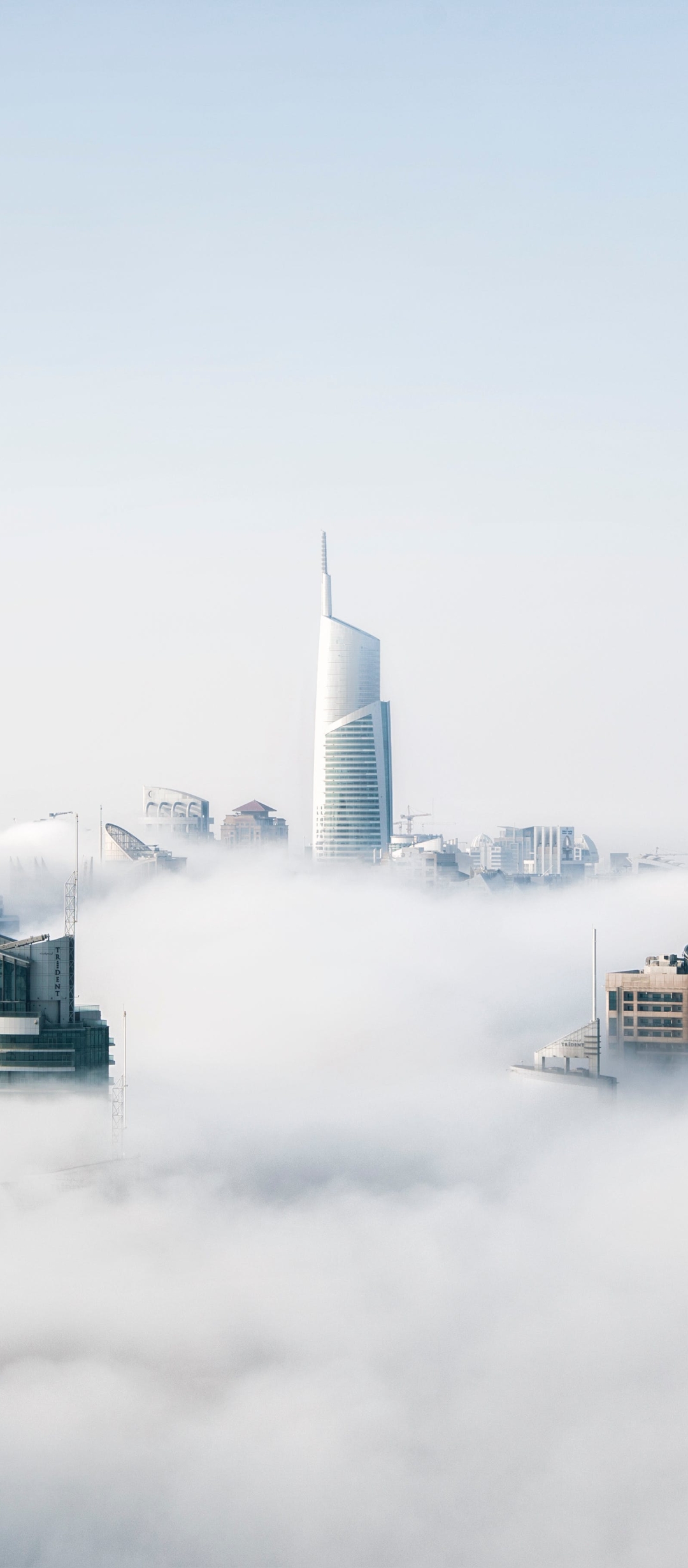 Handy-Wallpaper Städte, Wolkenkratzer, Gebäude, Nebel, Dubai, Menschengemacht kostenlos herunterladen.