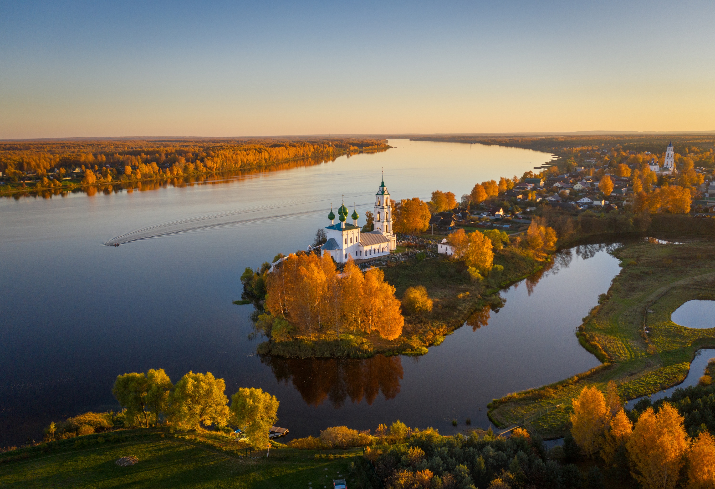 Free download wallpaper Fall, Temple, Russia, River, Temples, Religious on your PC desktop