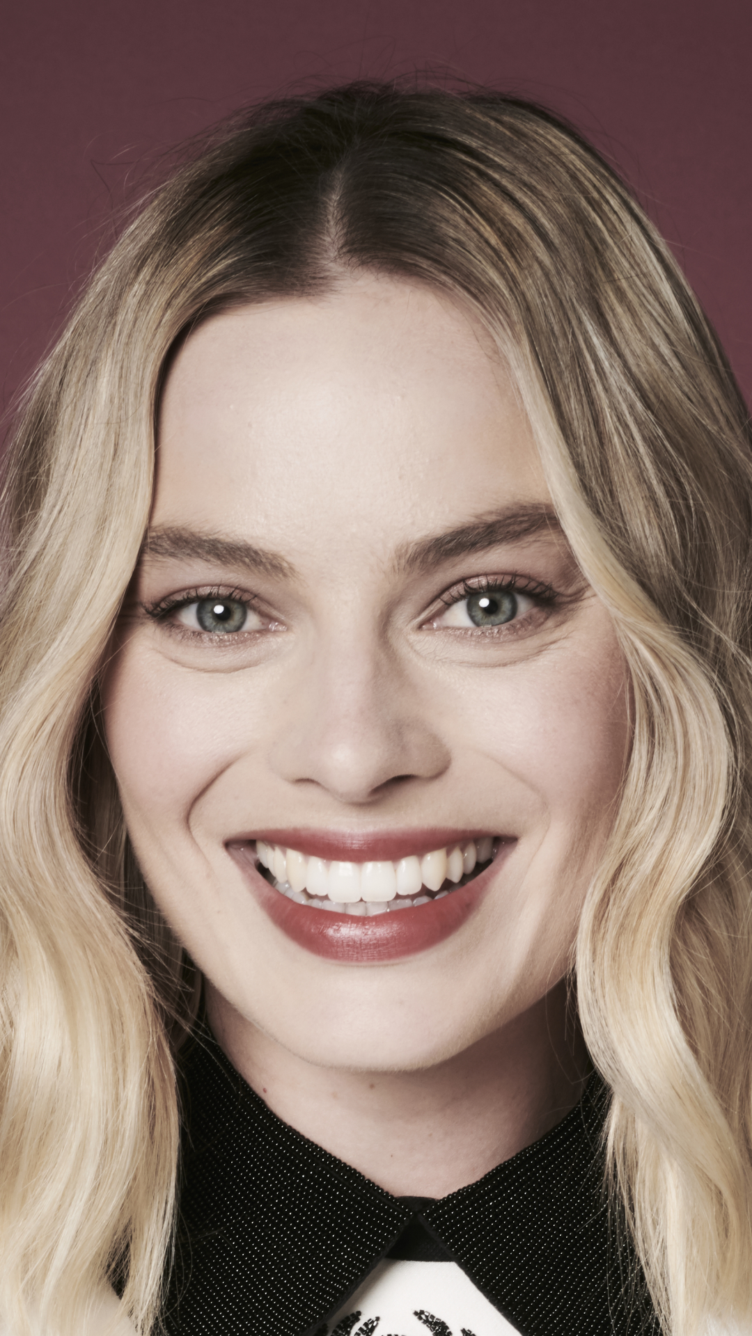 Handy-Wallpaper Lächeln, Blond, Blondinen, Berühmtheiten, Darstellerin, Margot Robbie kostenlos herunterladen.