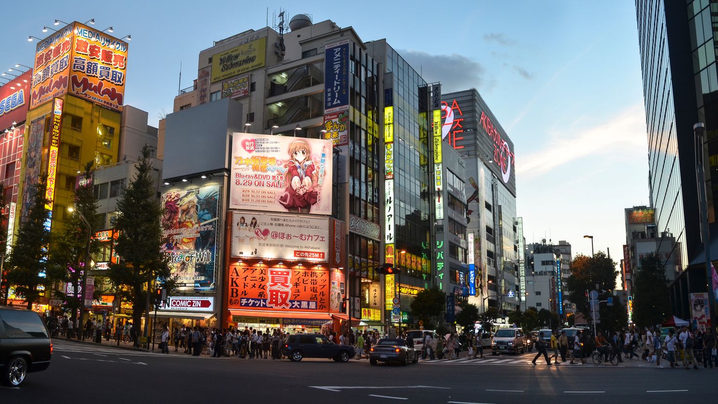 Поставь tokyo. Токио Акихабара ночью. Окраины Токио. Япония Токио улицы. Билборды в Токио.